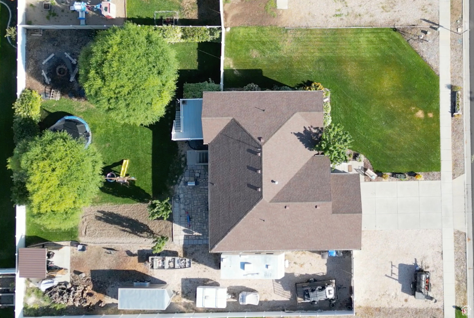 Birds eye view of property