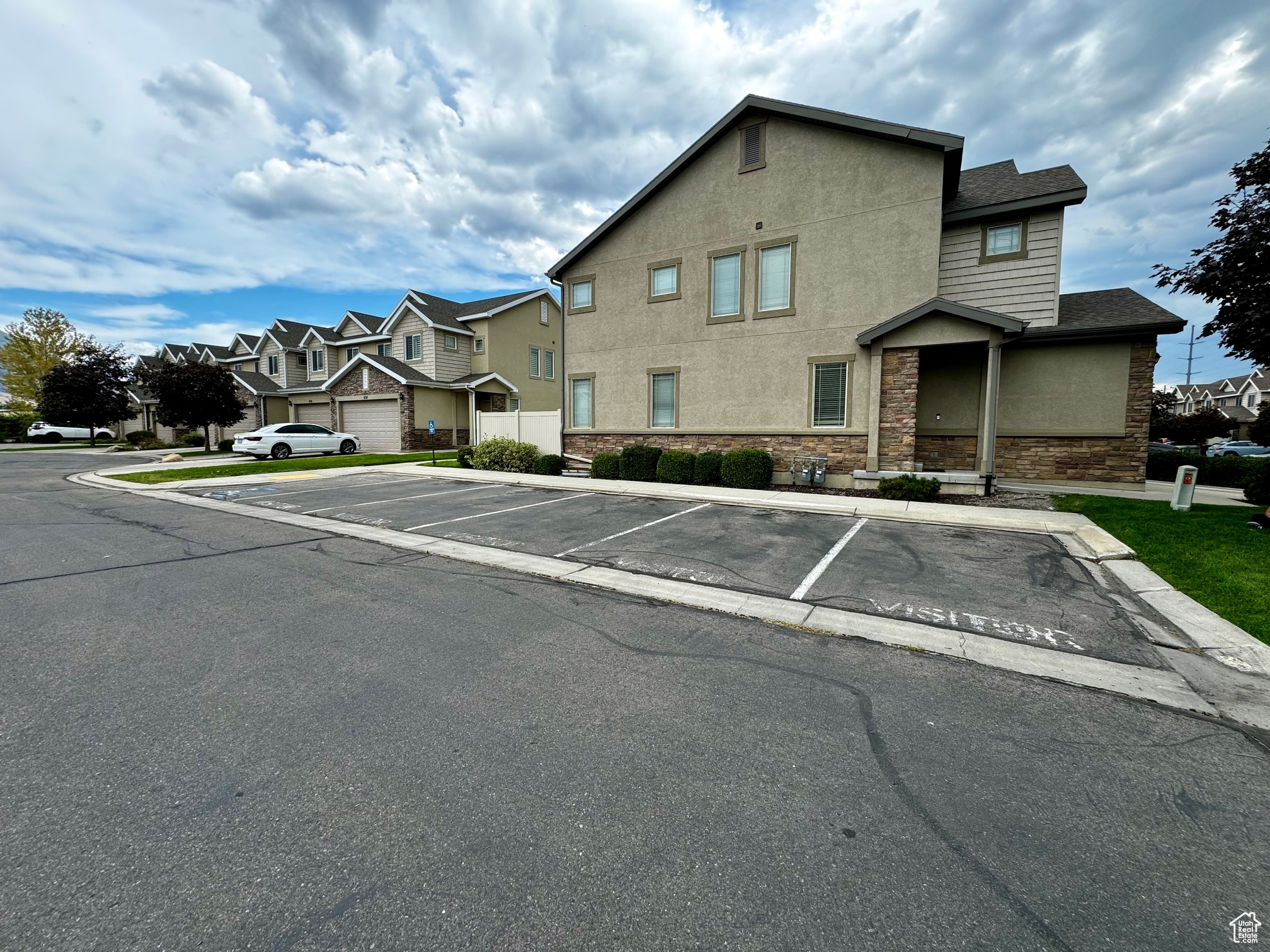 6 visitor parking stalls right next to the townhouse