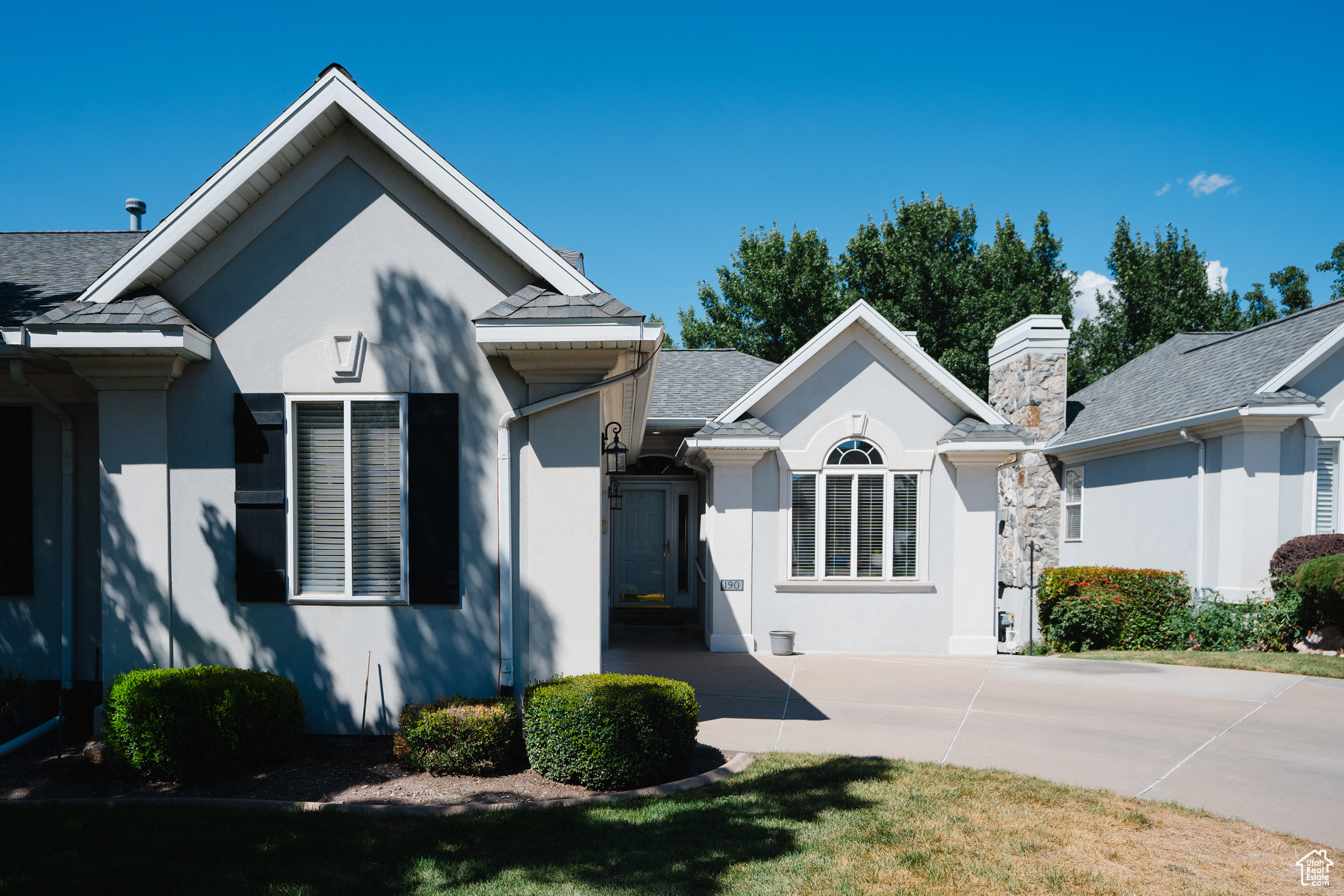 View of front of house with a front lawn