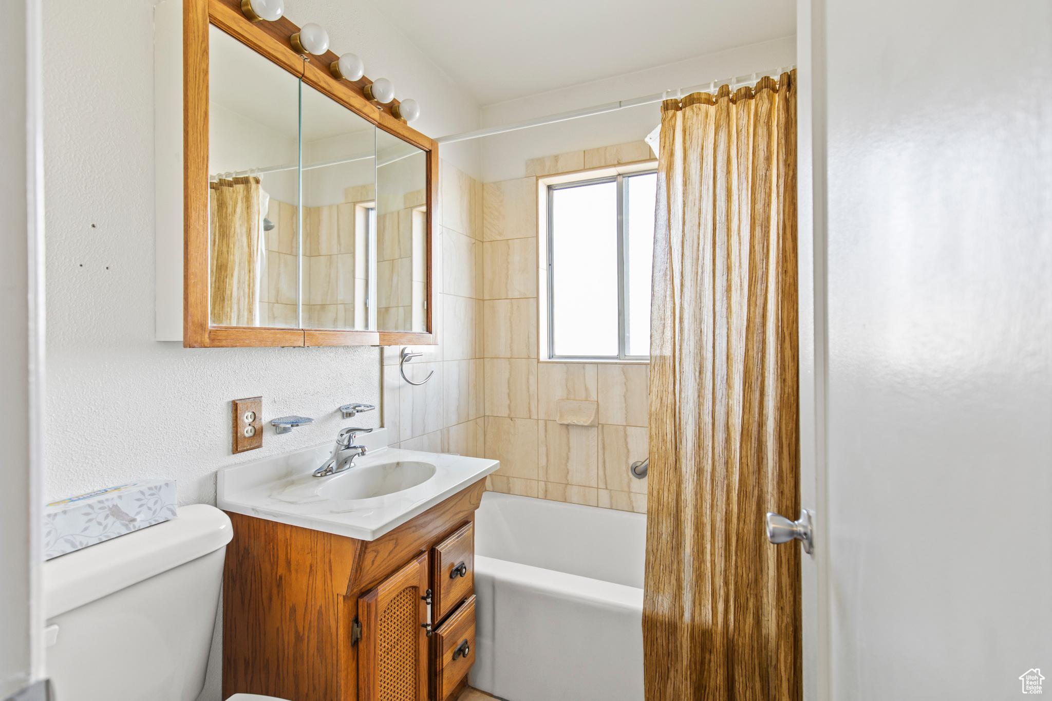 Full bathroom with vanity, toilet, and shower / bath combo