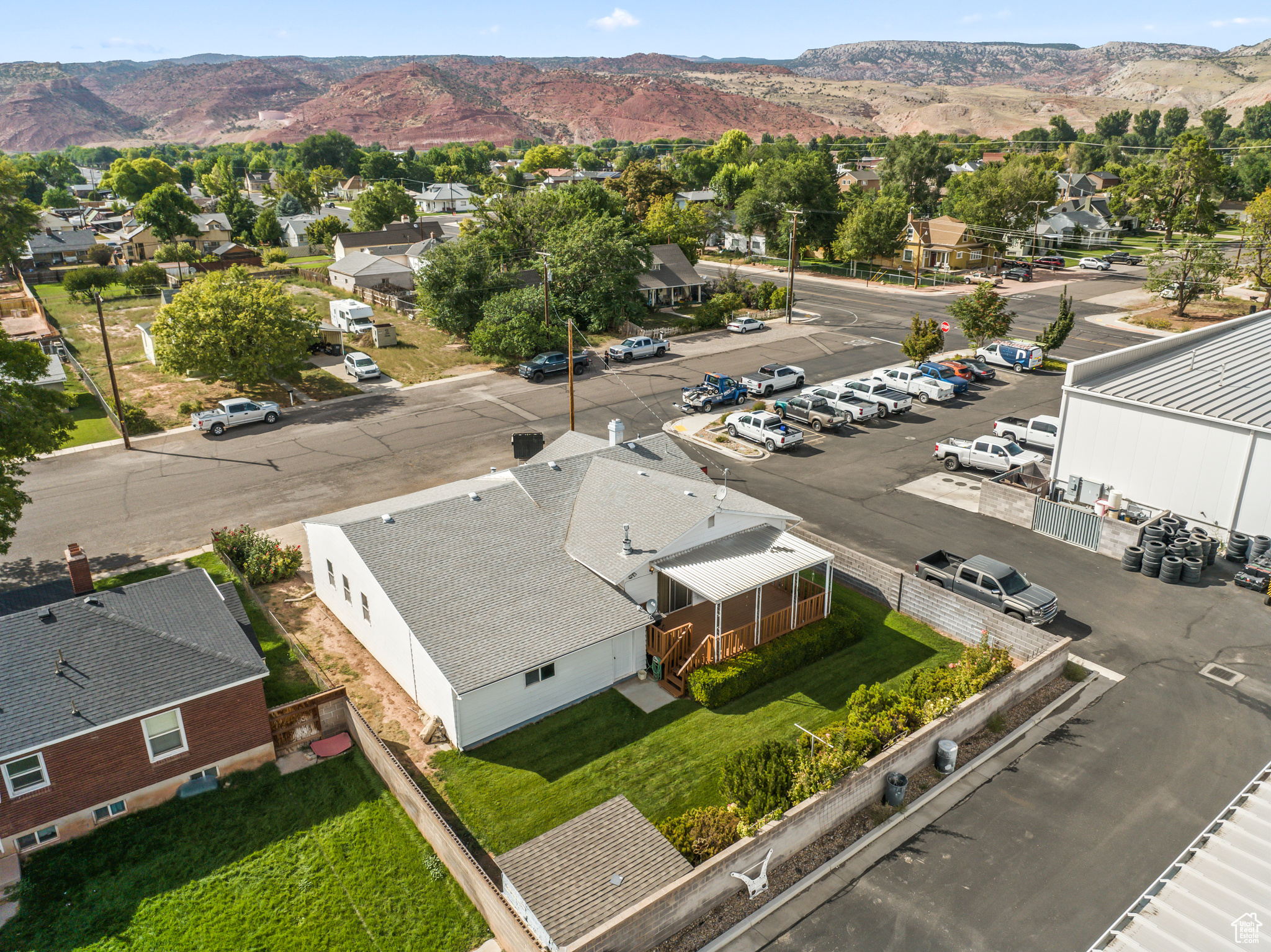 Drone / aerial view featuring a mountain view