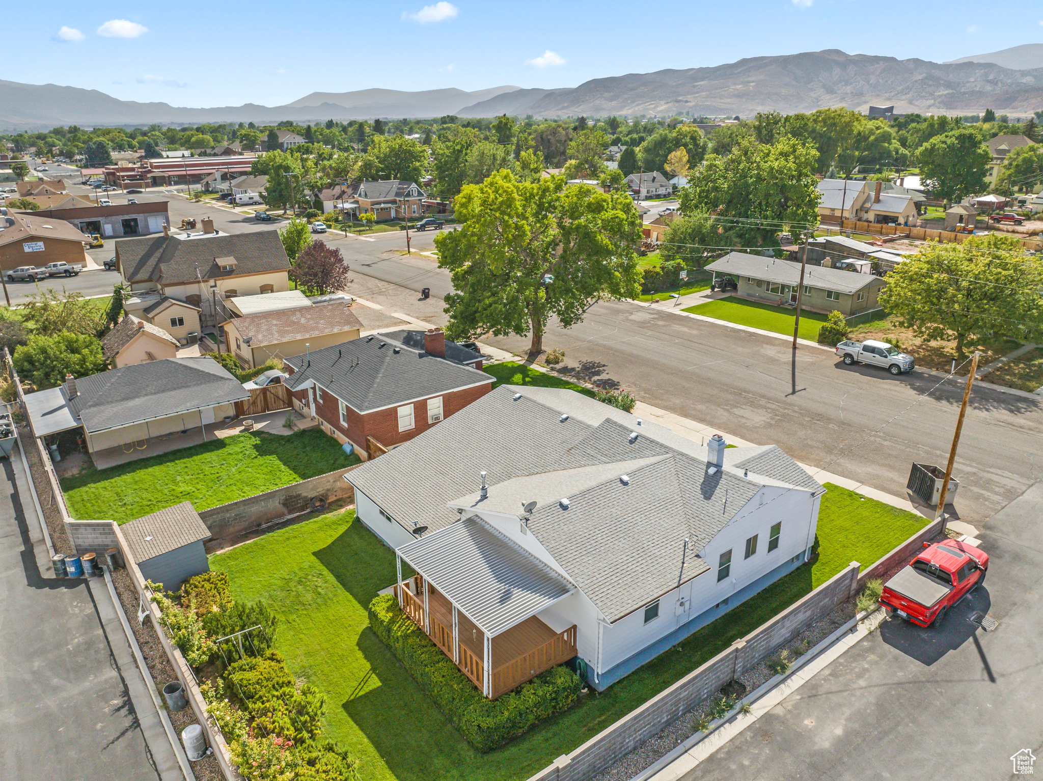 Bird's eye view featuring a mountain view