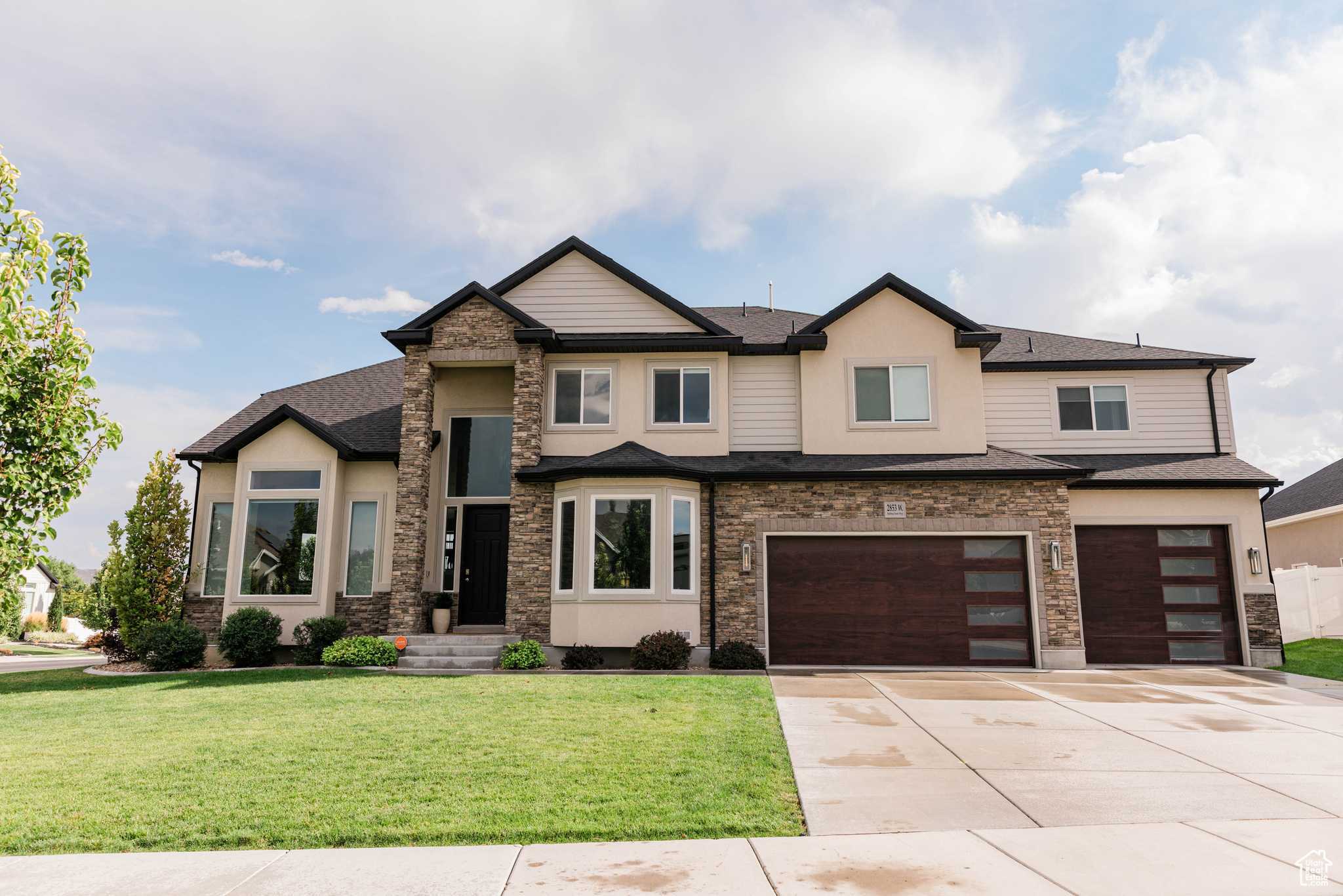 View of front facade with a front lawn and a garage