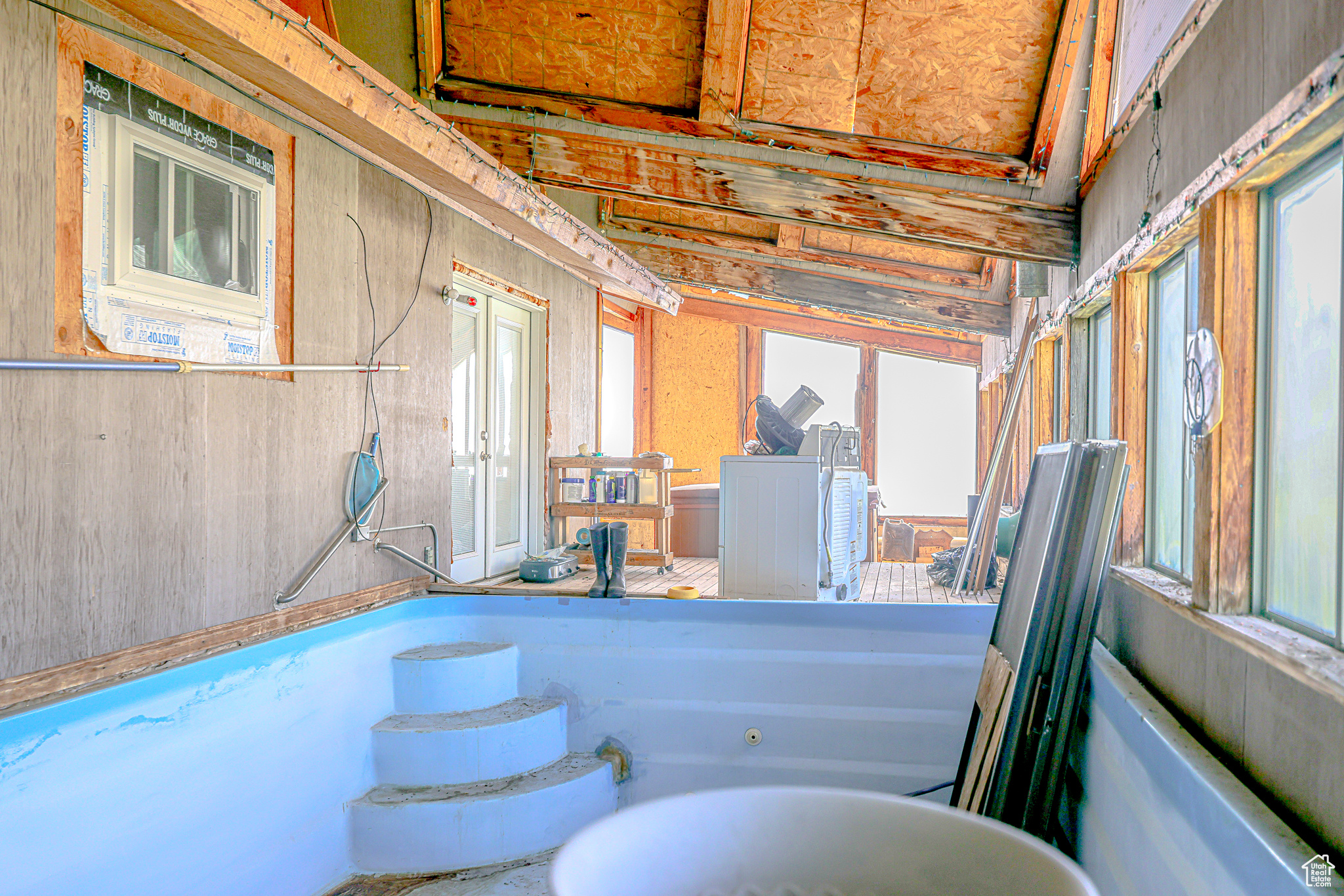 Bathroom featuring a wealth of natural light and a washtub