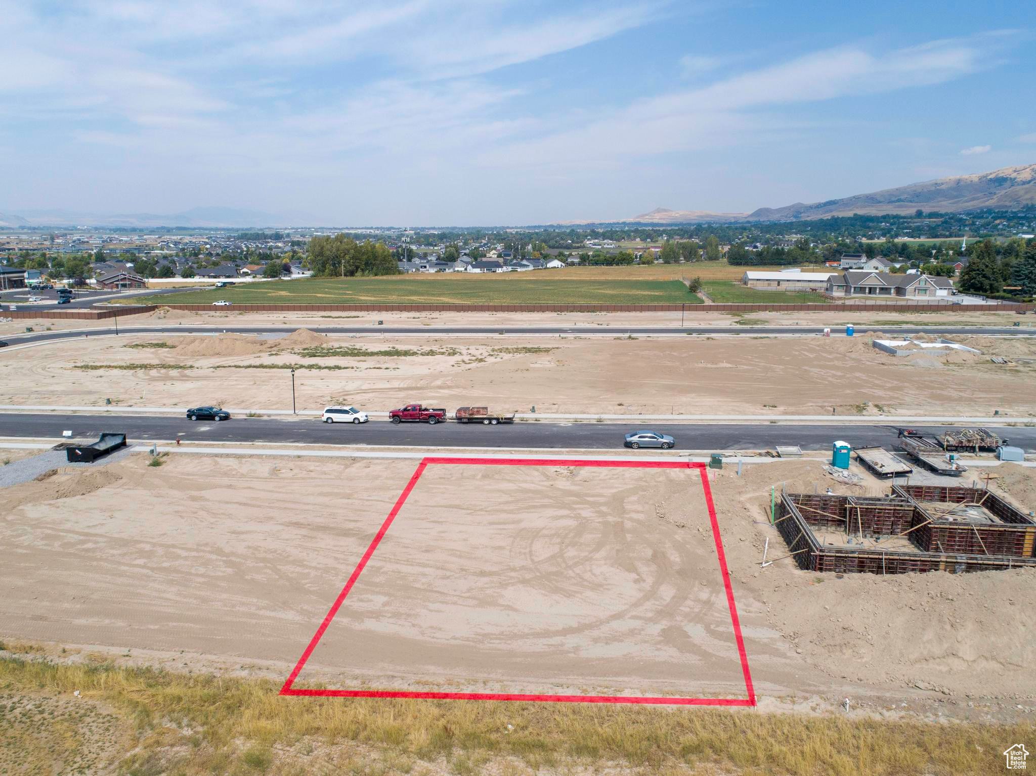 Drone / aerial view featuring a mountain view