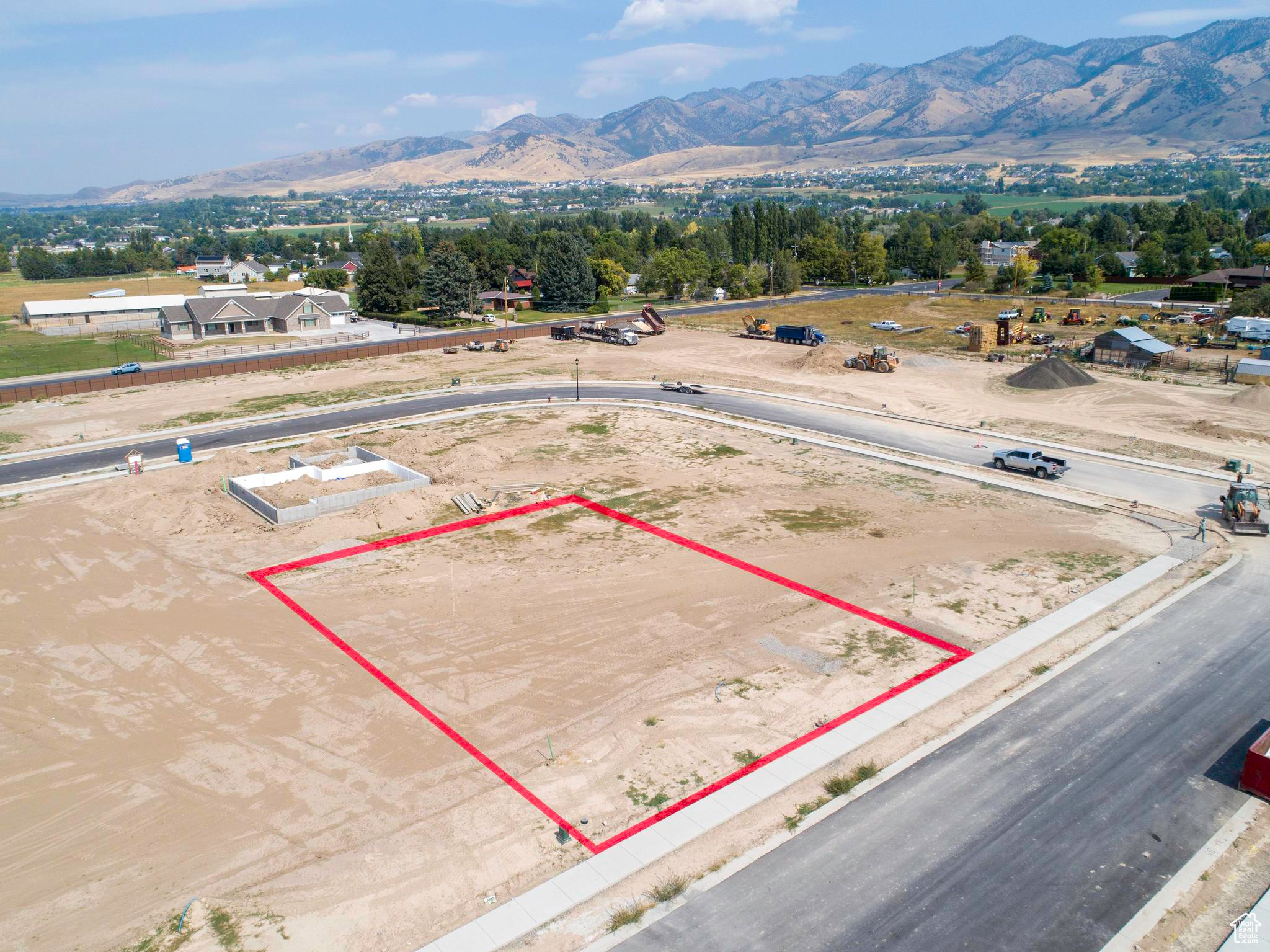 Birds eye view of property with a mountain view