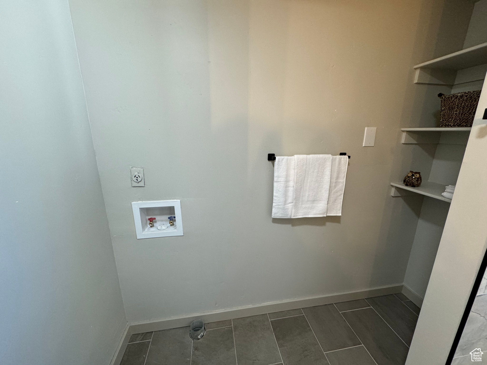 Laundry area with washer hookup and hookup for an electric dryer