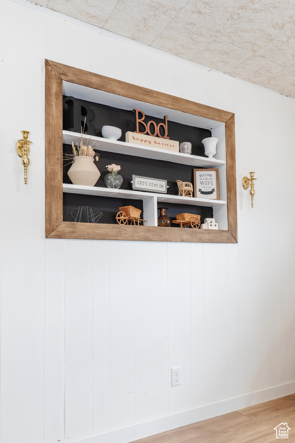 Interior details featuring hardwood / wood-style flooring