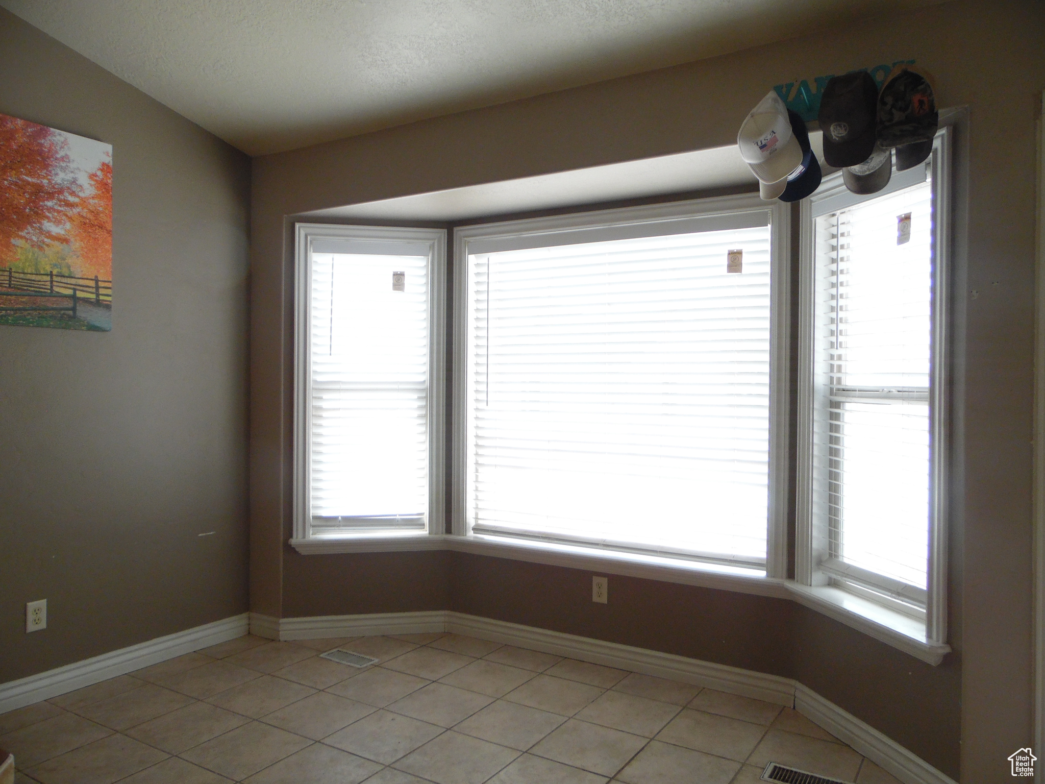 DINING ROOM AREA HAS A BAY WINDOW!