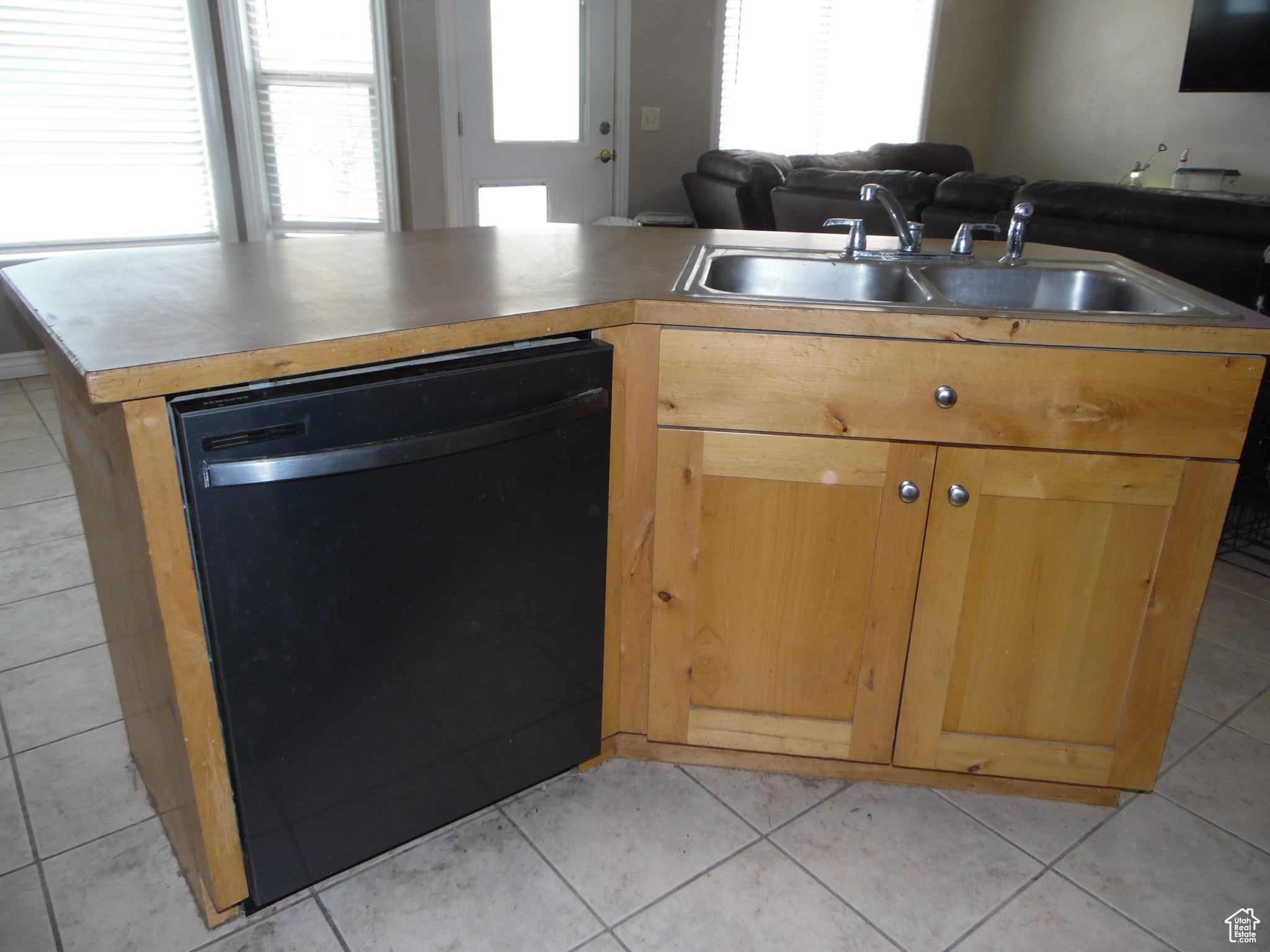 KITCHEN ISLAND WITH BUILT IN SINK!