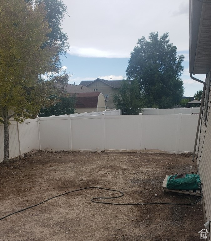 FULLY FENCED YARD! BACK YARD IS AN EMPTY CANVAS JUST WAITING FOR YOU!