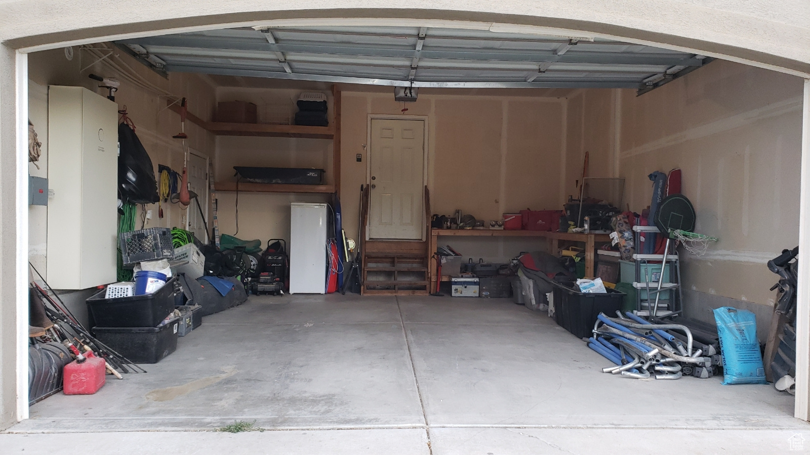 SPACIOUS GARAGE!