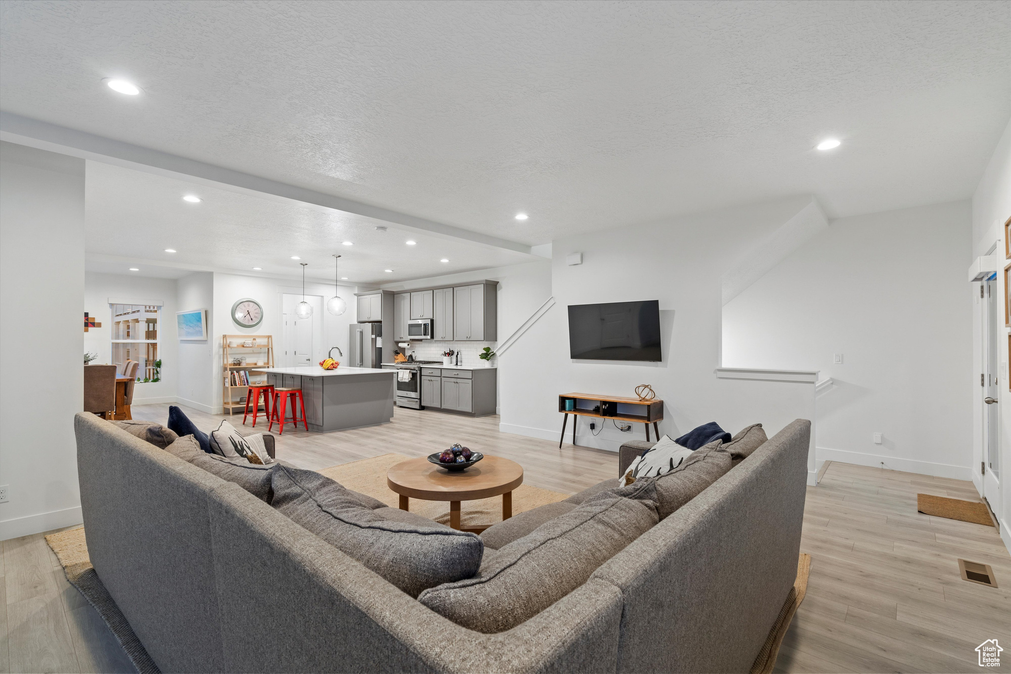 Great room facing the kitchen