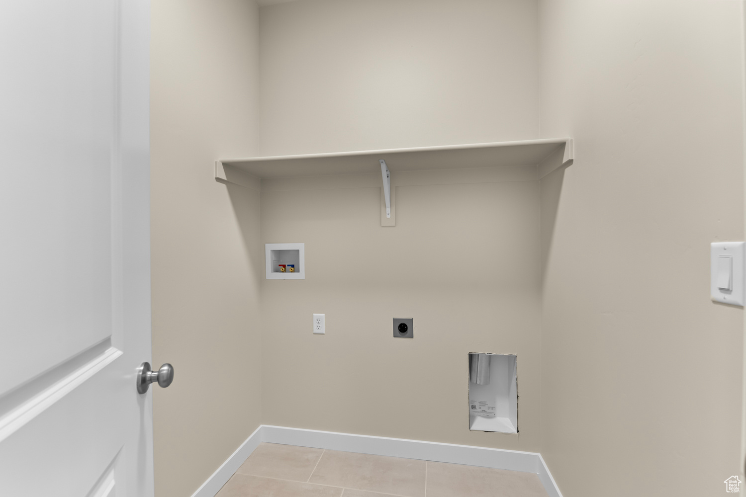 Laundry room with hookup for a washing machine, light tile patterned flooring, and hookup for an electric dryer