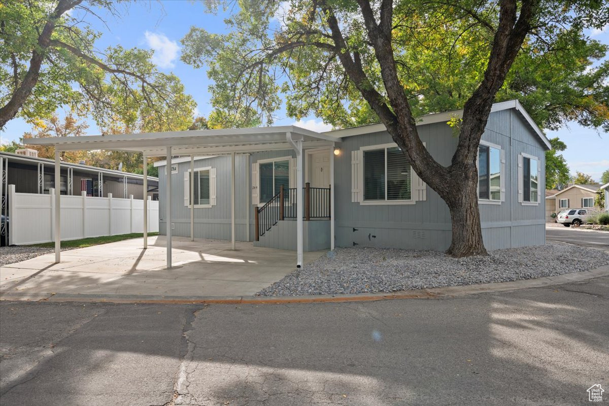 Manufactured / mobile home featuring a carport