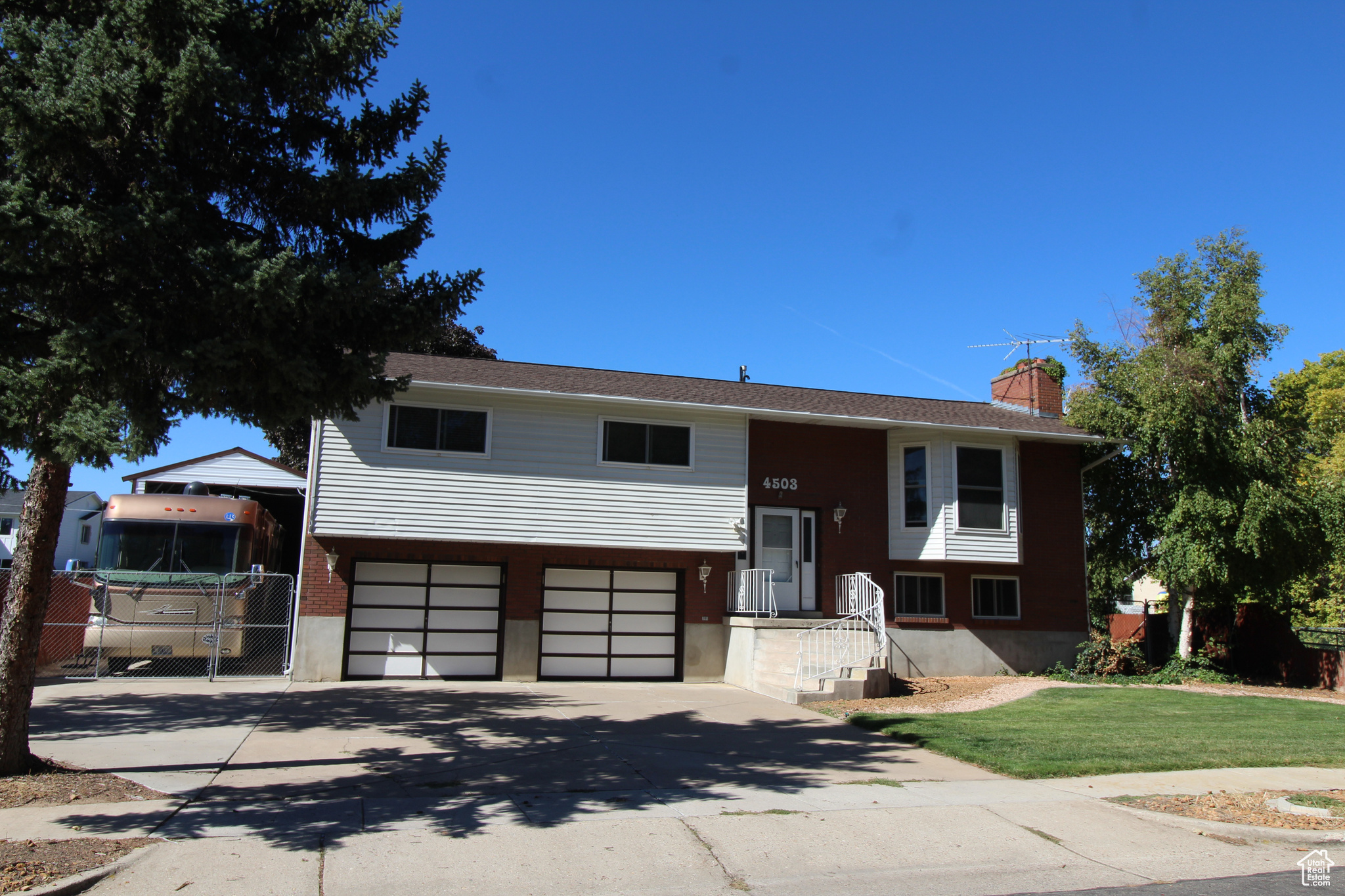 Front of home featuring a garage