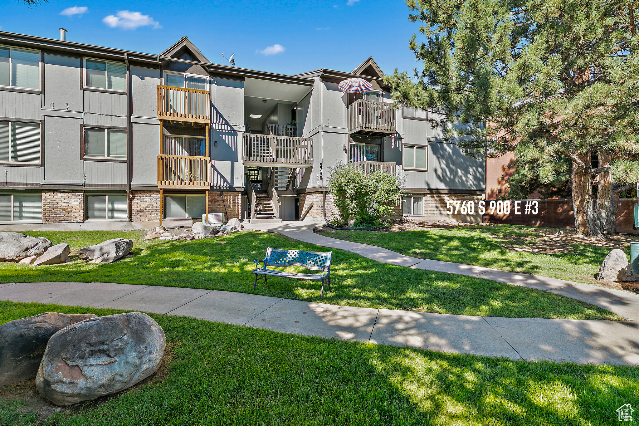 View of property / BACK CORNER UNIT