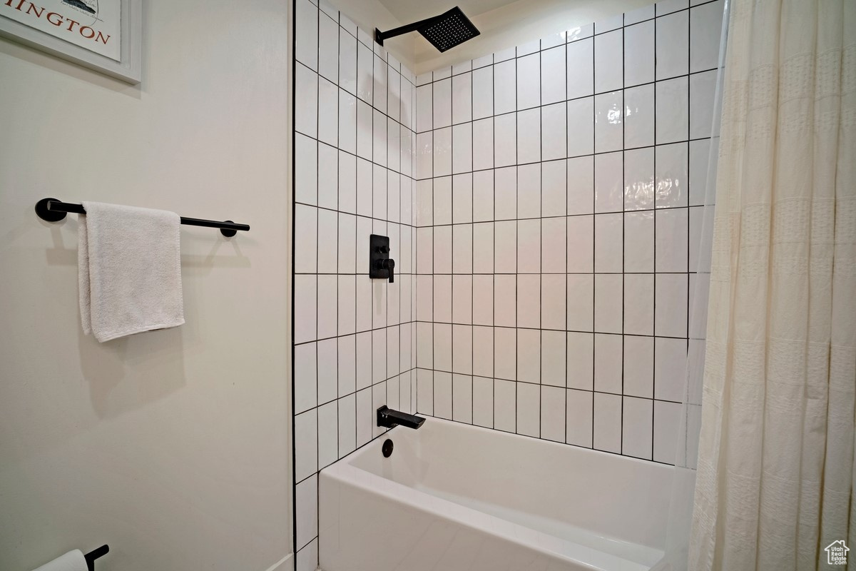 Guest Bathroom Shower/Tub Combo