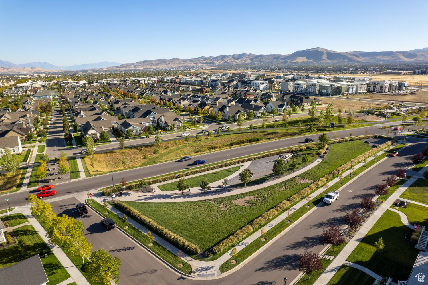 Bird's eye view with a mountain view