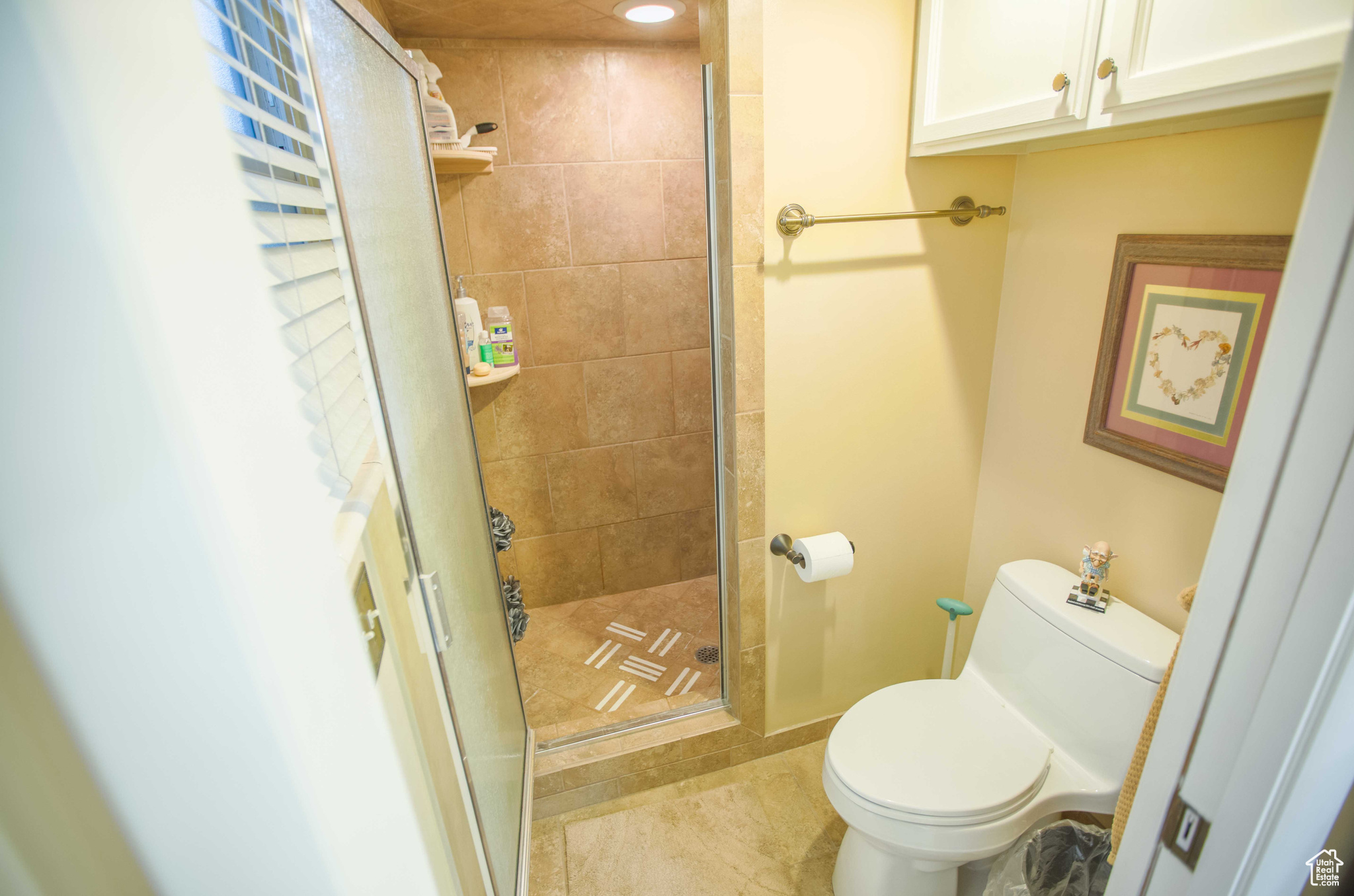 Main level master bath.