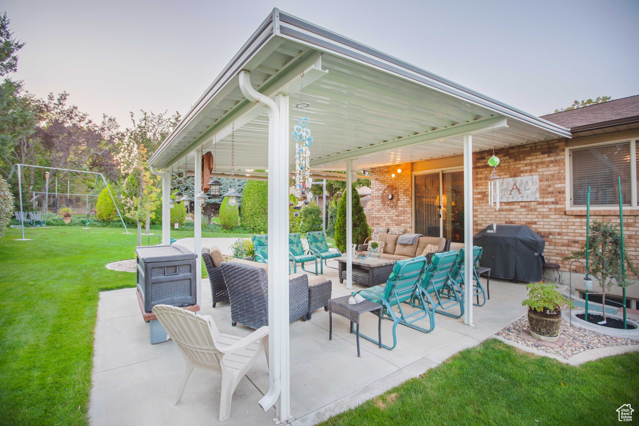 Spacious backyard covered patio for outdoor entertaining!