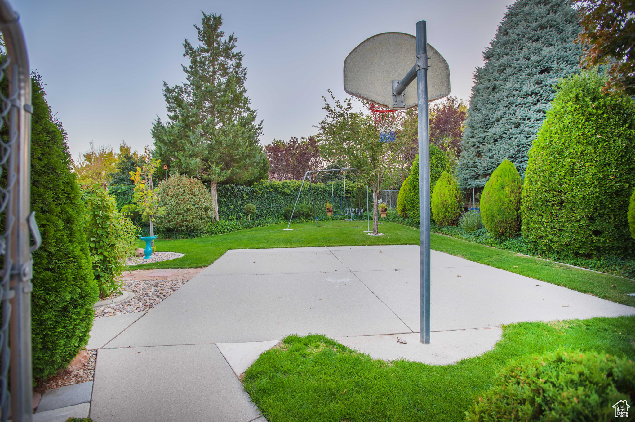 Large basketball pad!