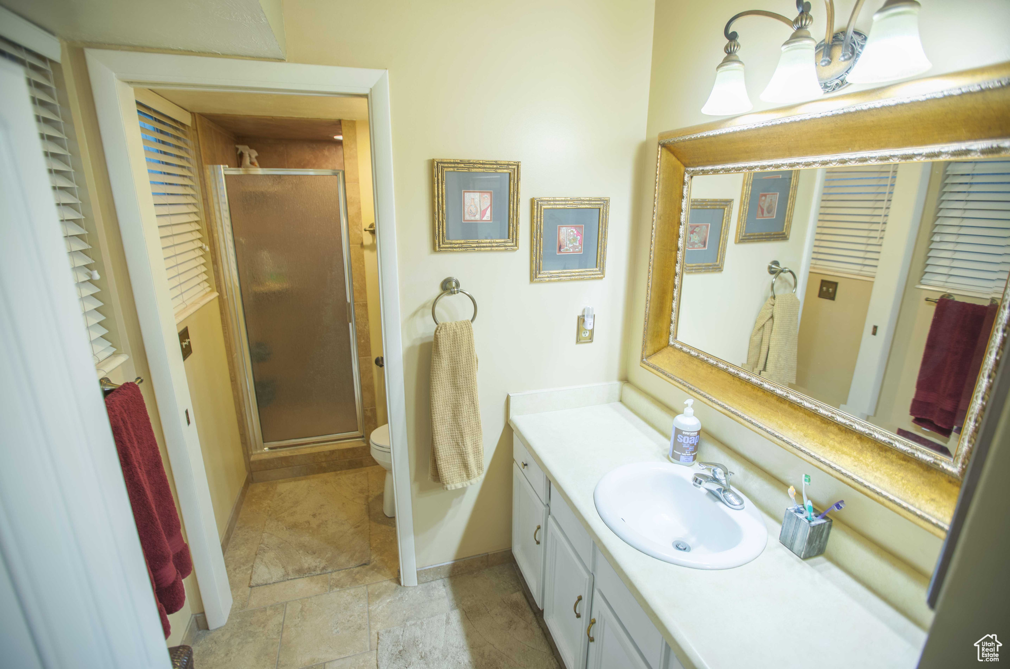 Main level master bath.