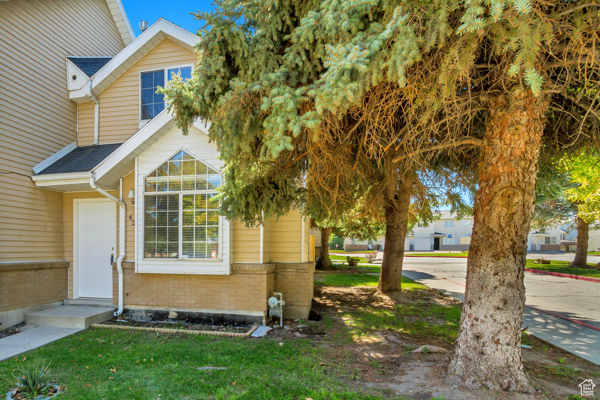 View of front of house with a front yard