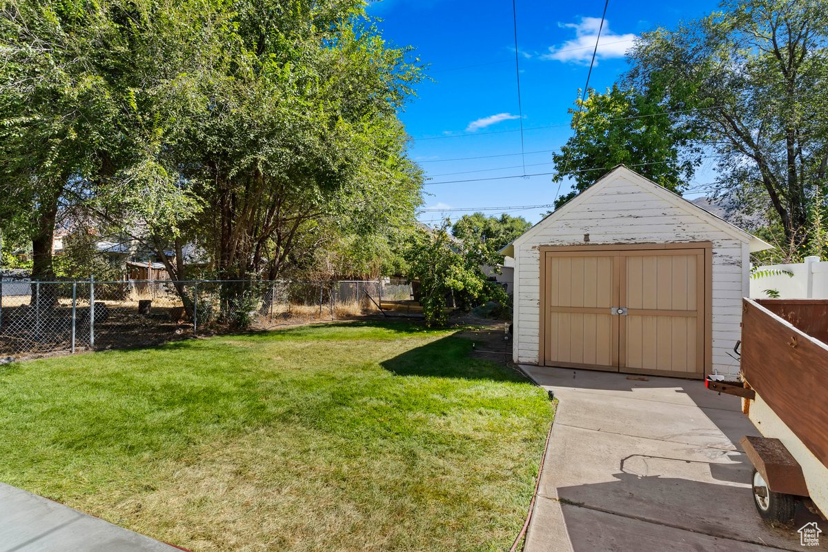 View of yard with a storage shed