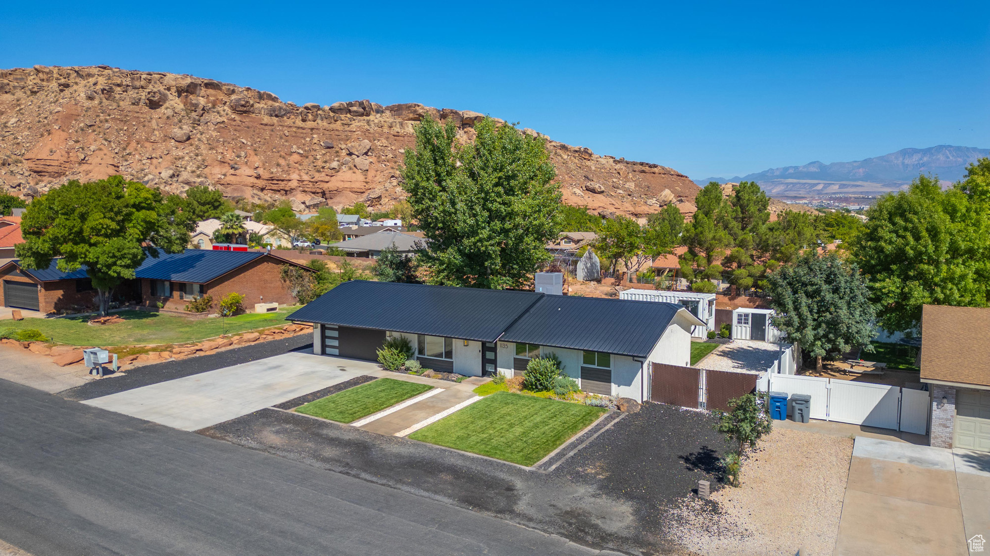 1135 E REDWOOD TREE ST