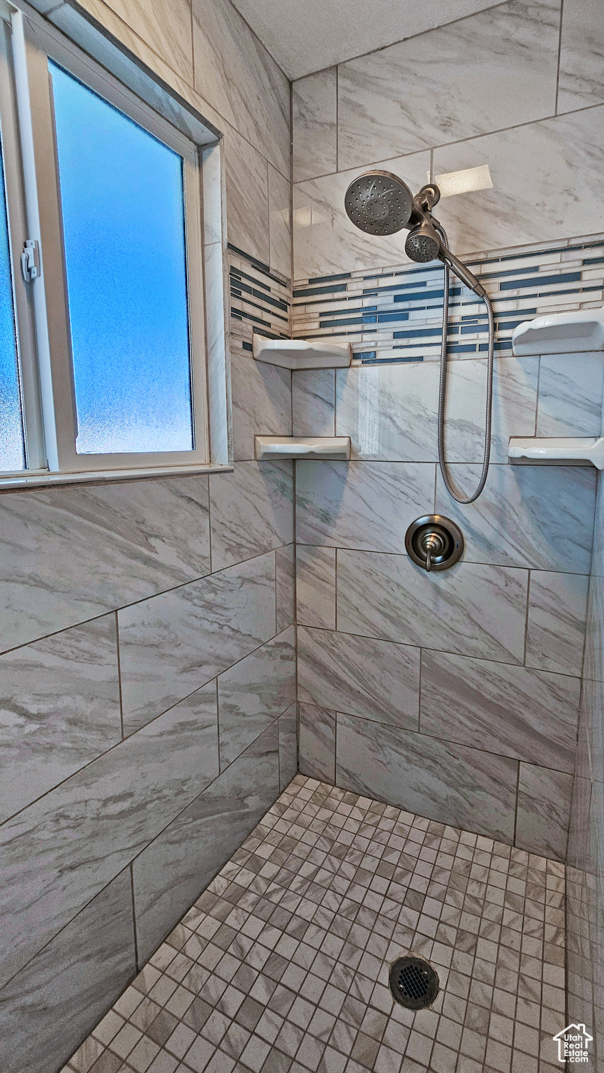 Bathroom featuring a tile shower