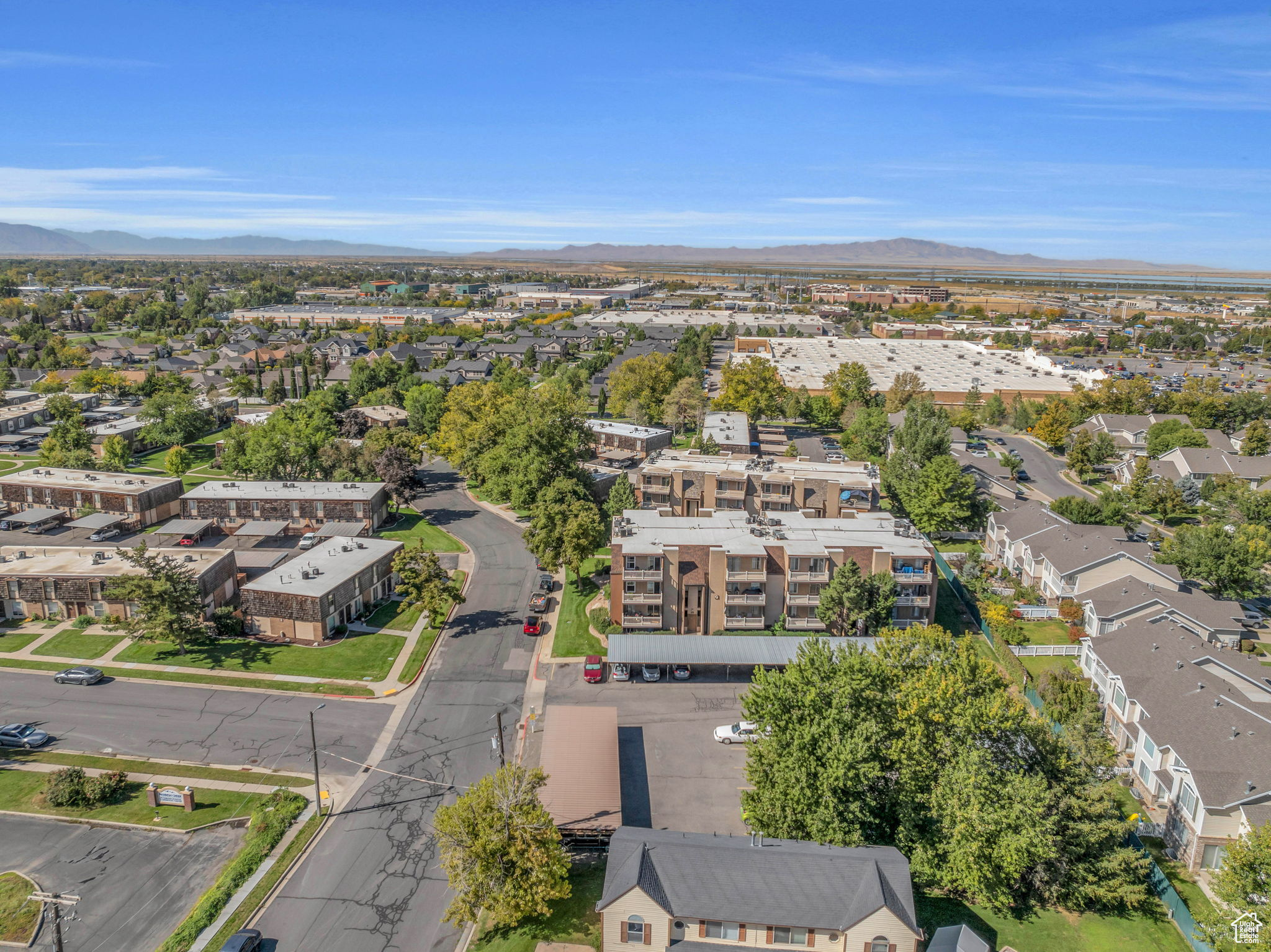 Drone / aerial view featuring a mountain view