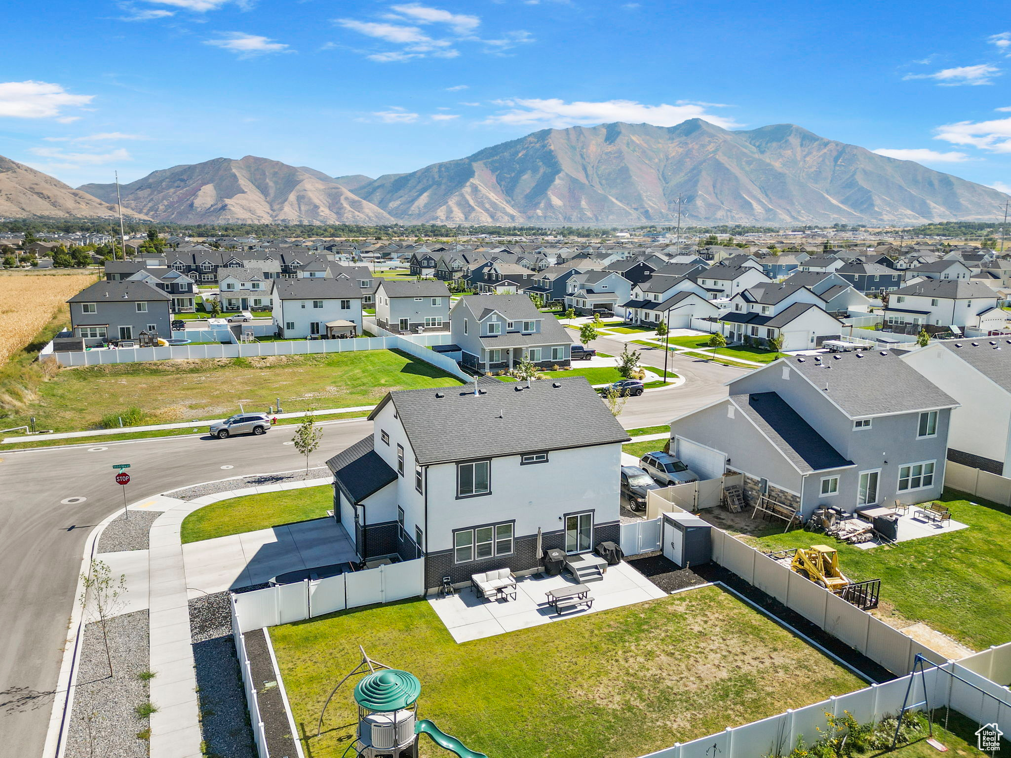 Drone / aerial view featuring a mountain view