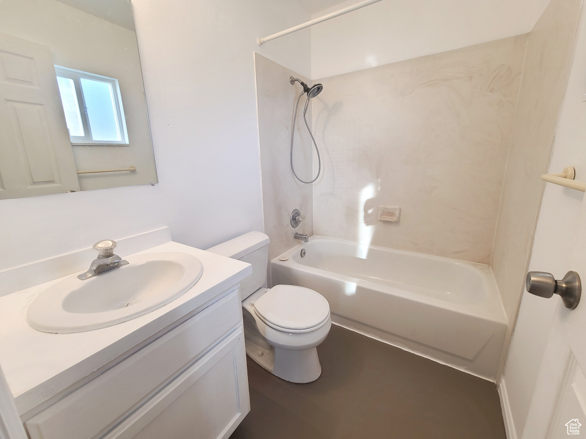 Owner's bedroom ensuite bath with shower / bathtub combination, vanity, and toilet