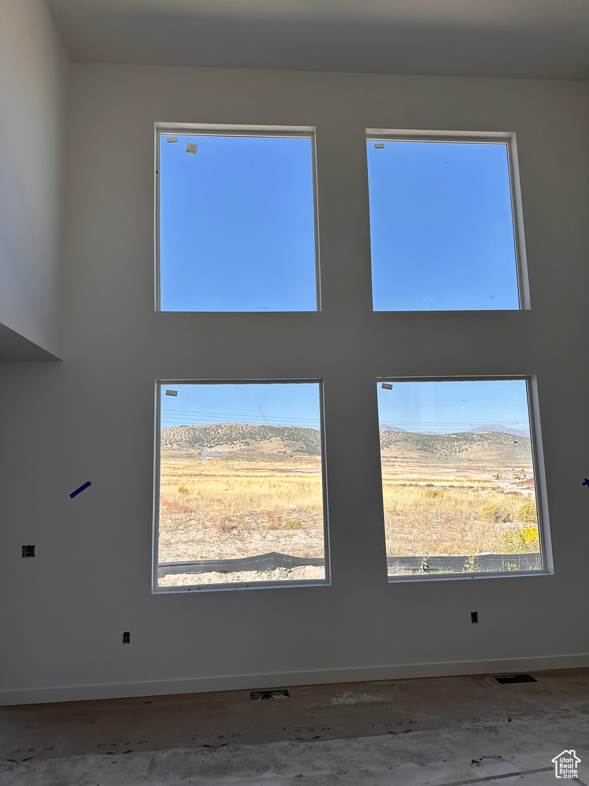 Interior details with a mountain view