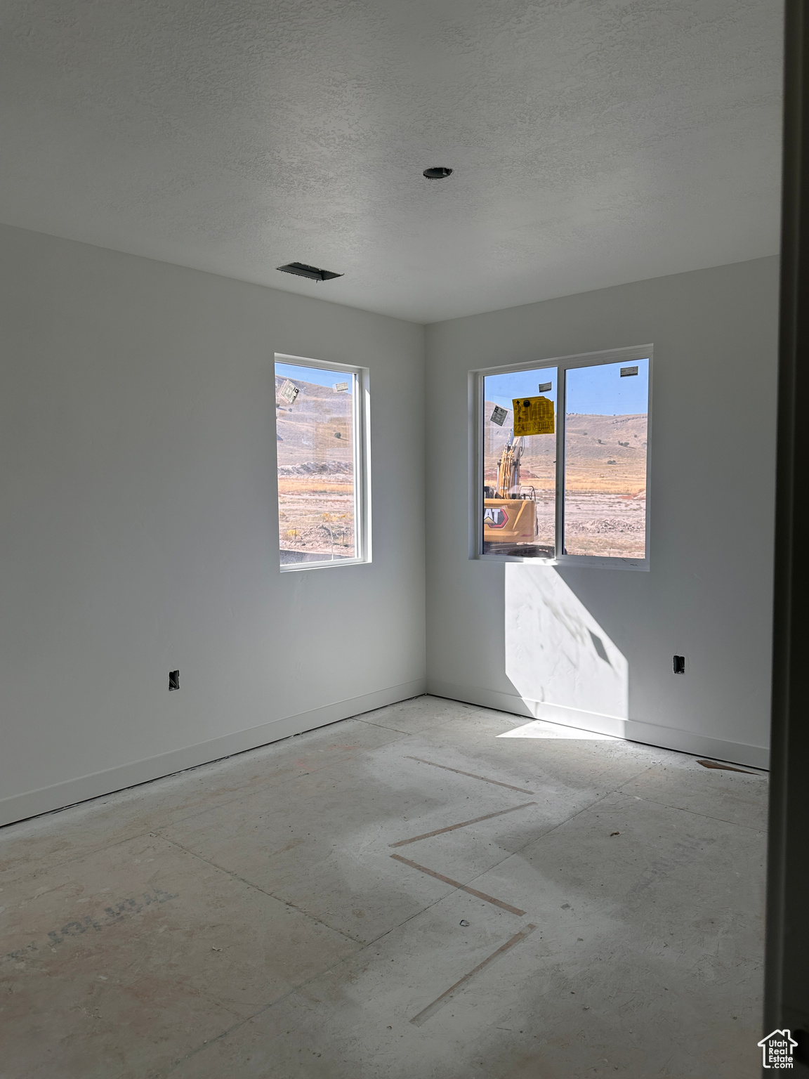 Empty room featuring a textured ceiling