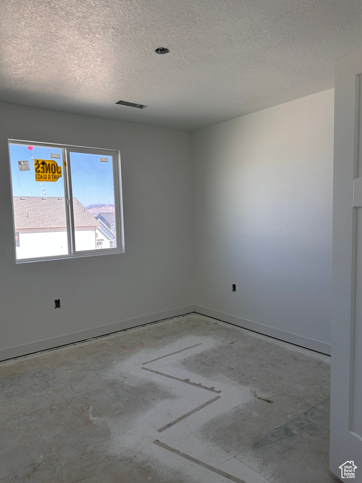 Empty room featuring a textured ceiling