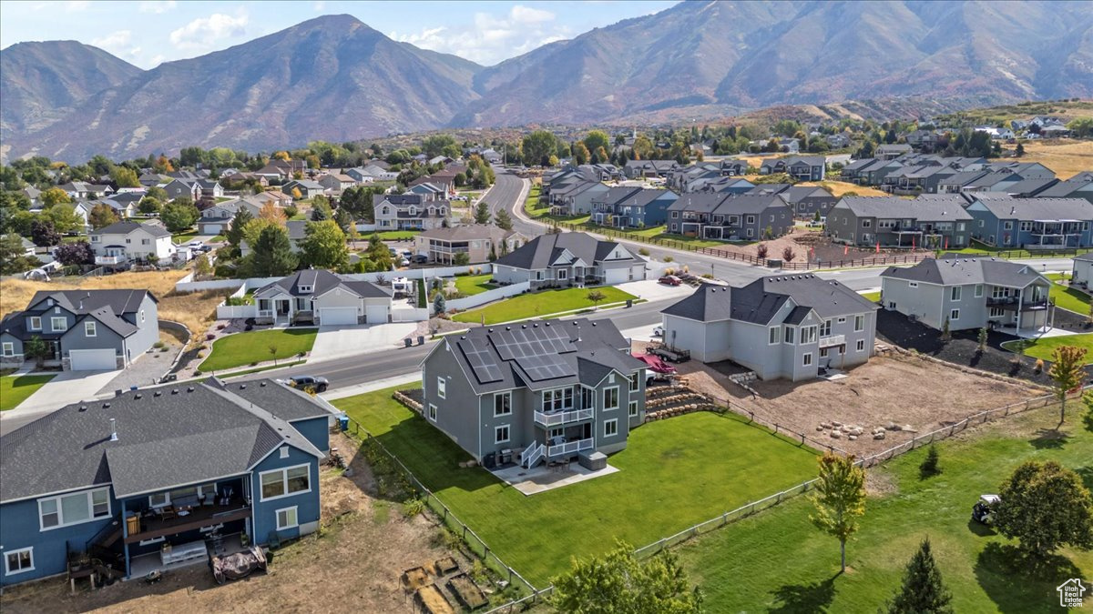 Drone / aerial view featuring a mountain view