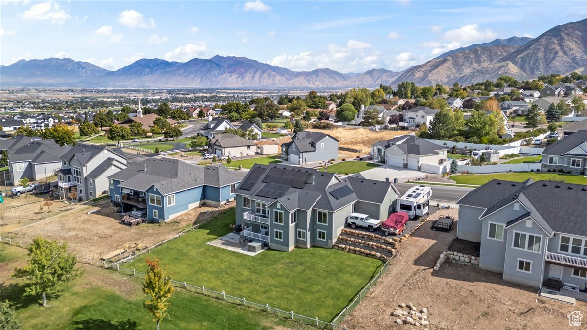 Bird's eye view with a mountain view