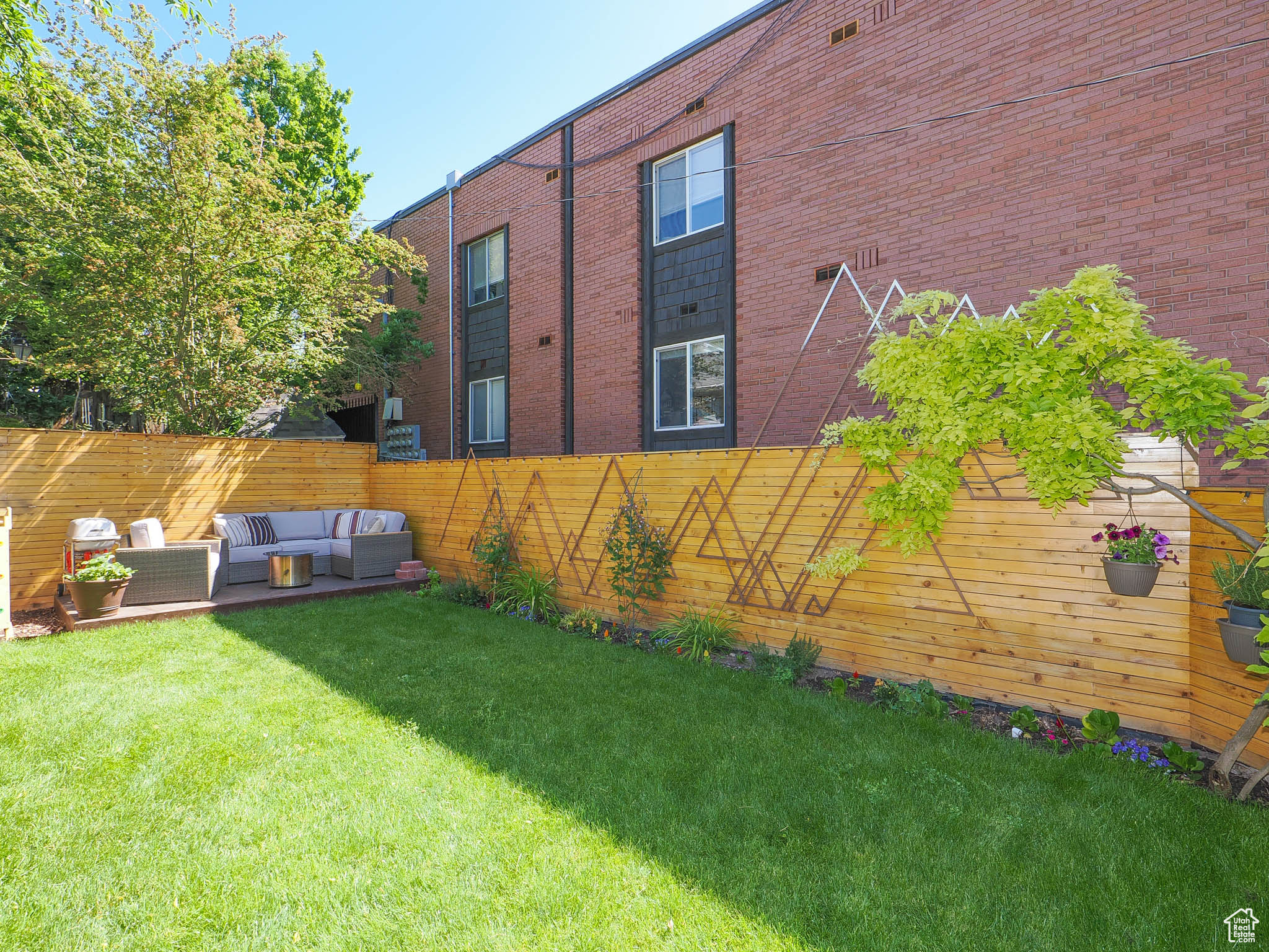 View of yard with an outdoor living space