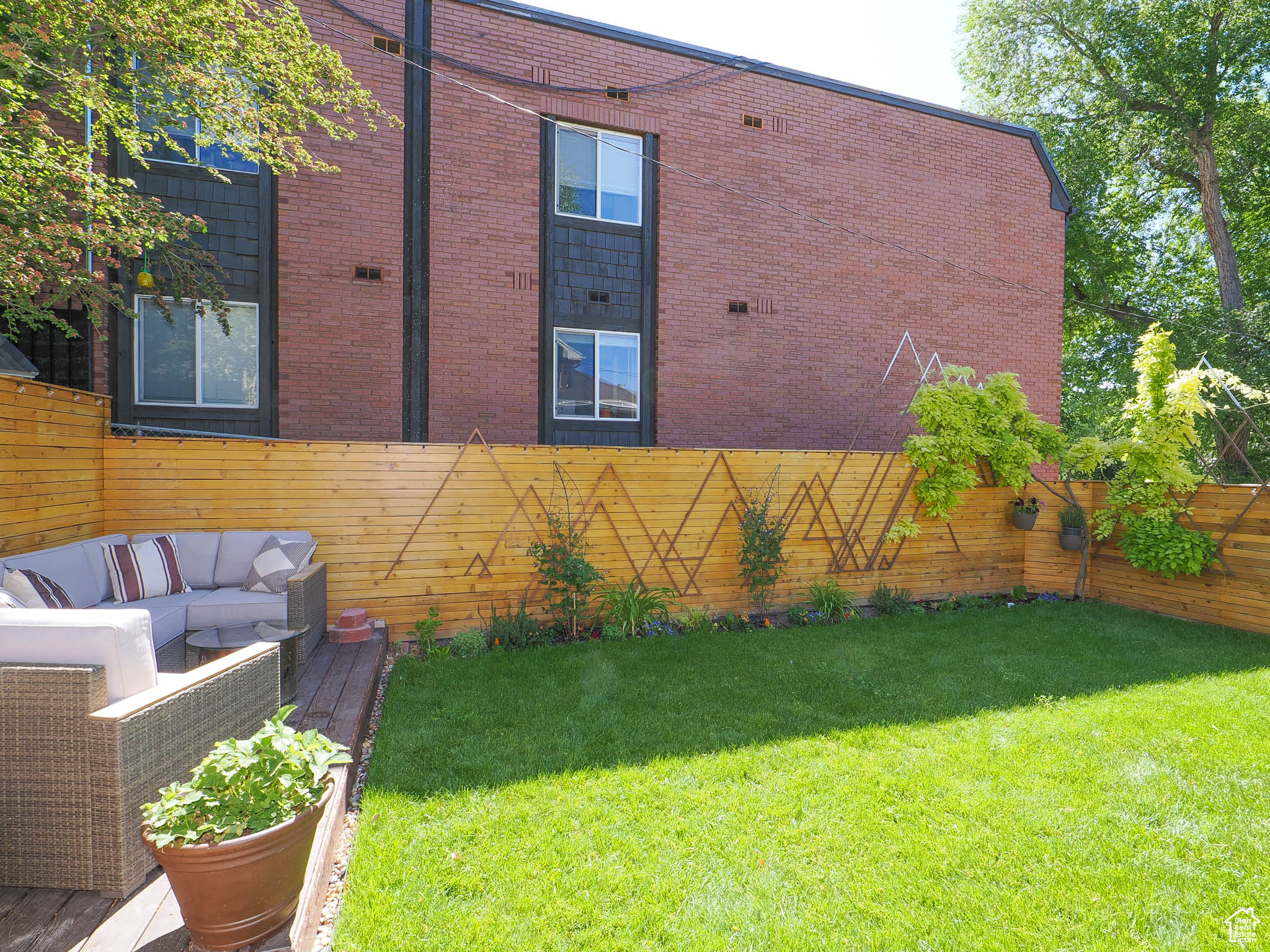 View of yard featuring an outdoor hangout area