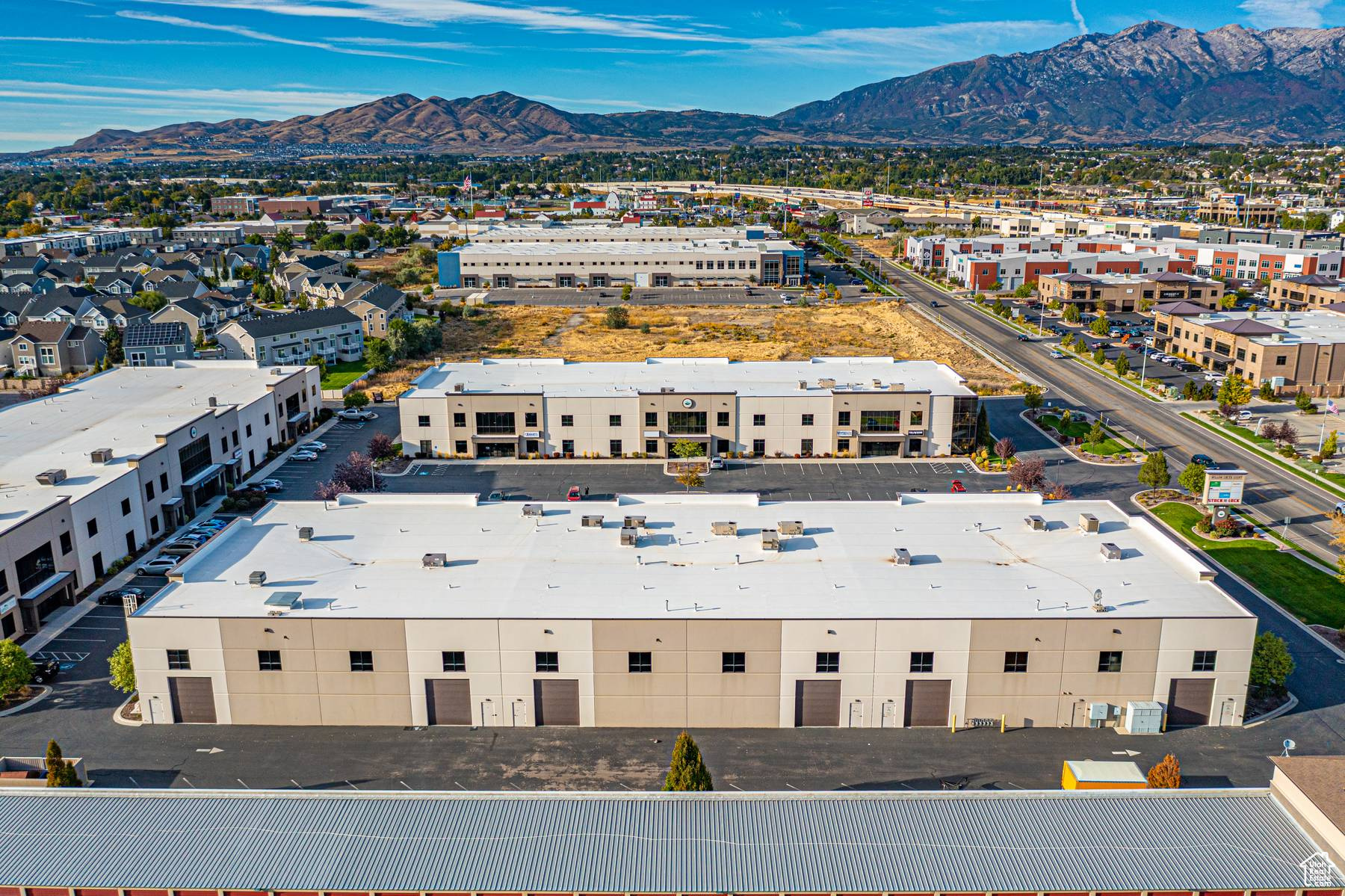 Drone / aerial view featuring a mountain view