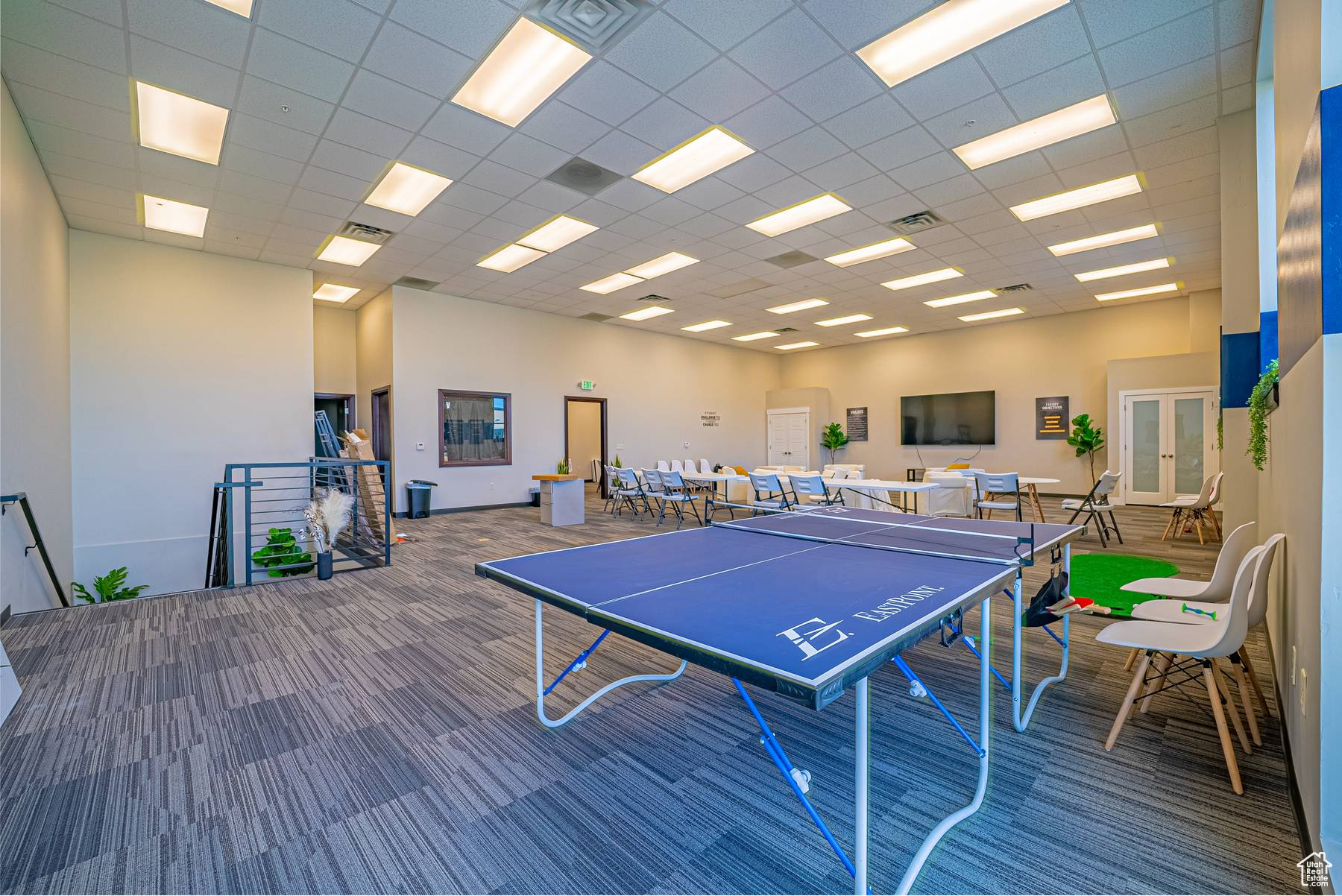 Game room with carpet flooring