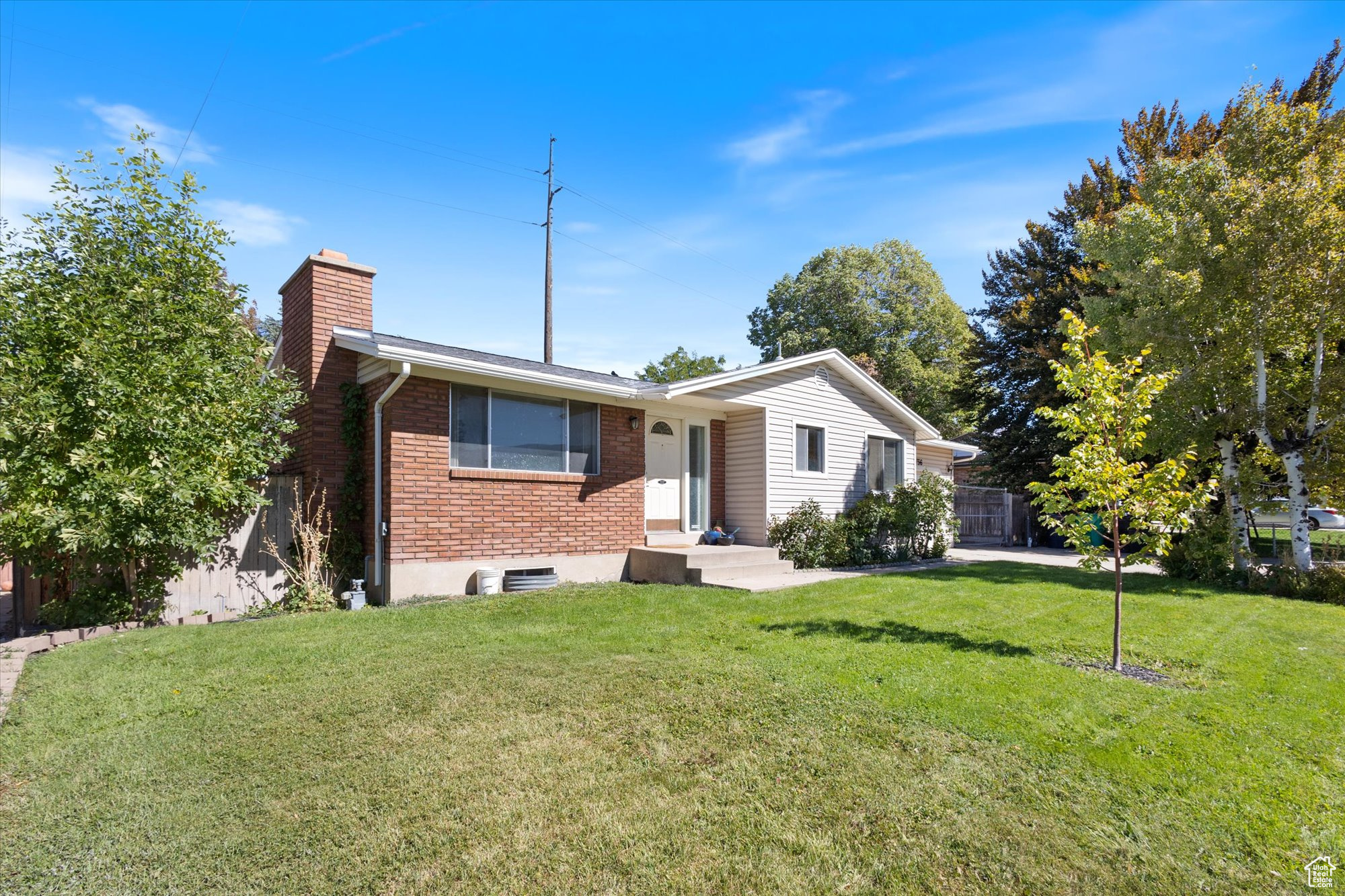 Ranch-style house with a front lawn