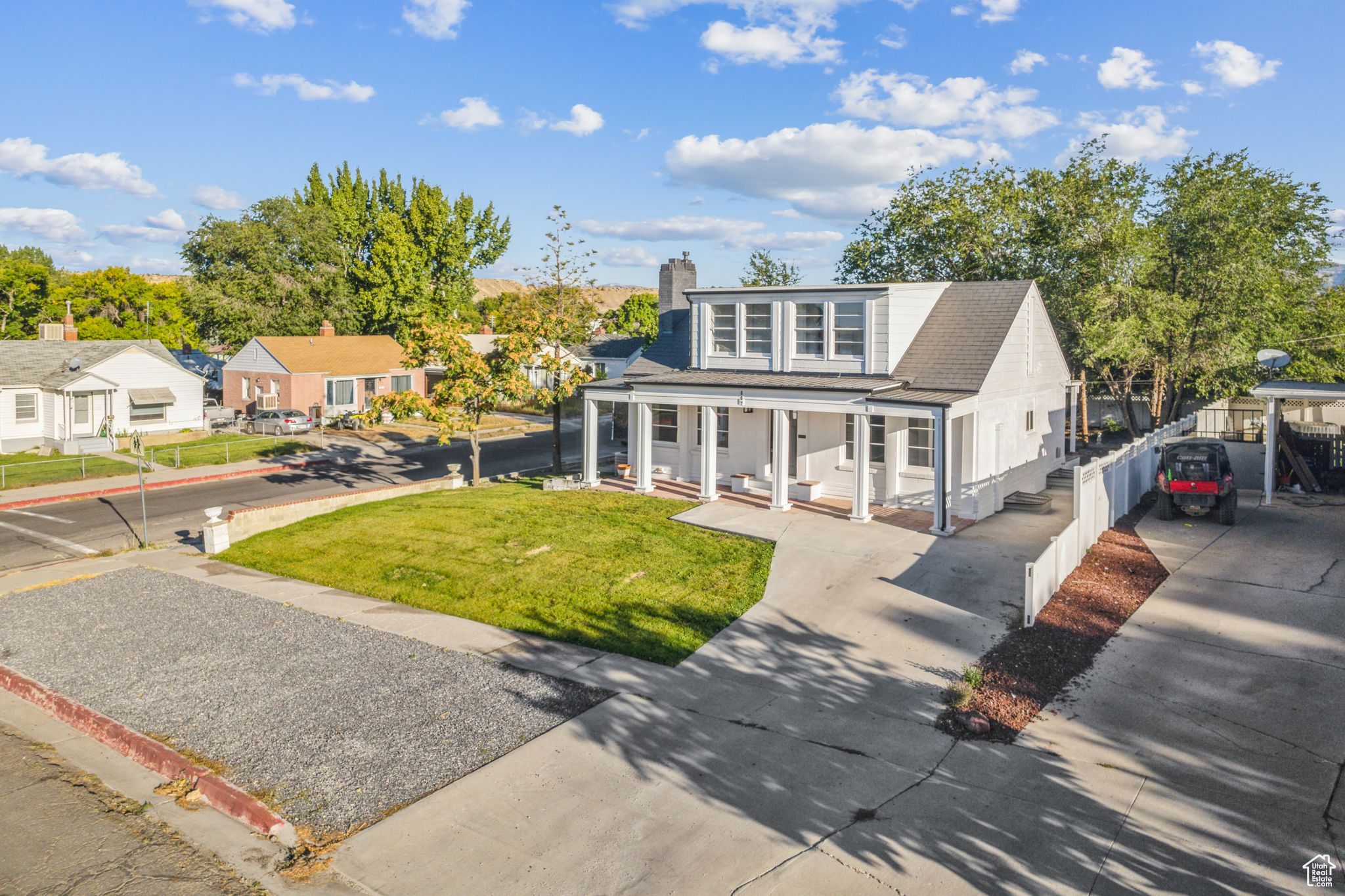 View of front of house featuring a front yard