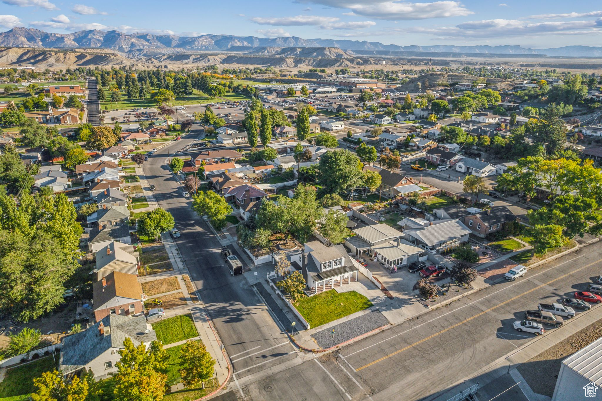 Bird's eye view featuring a mountain view