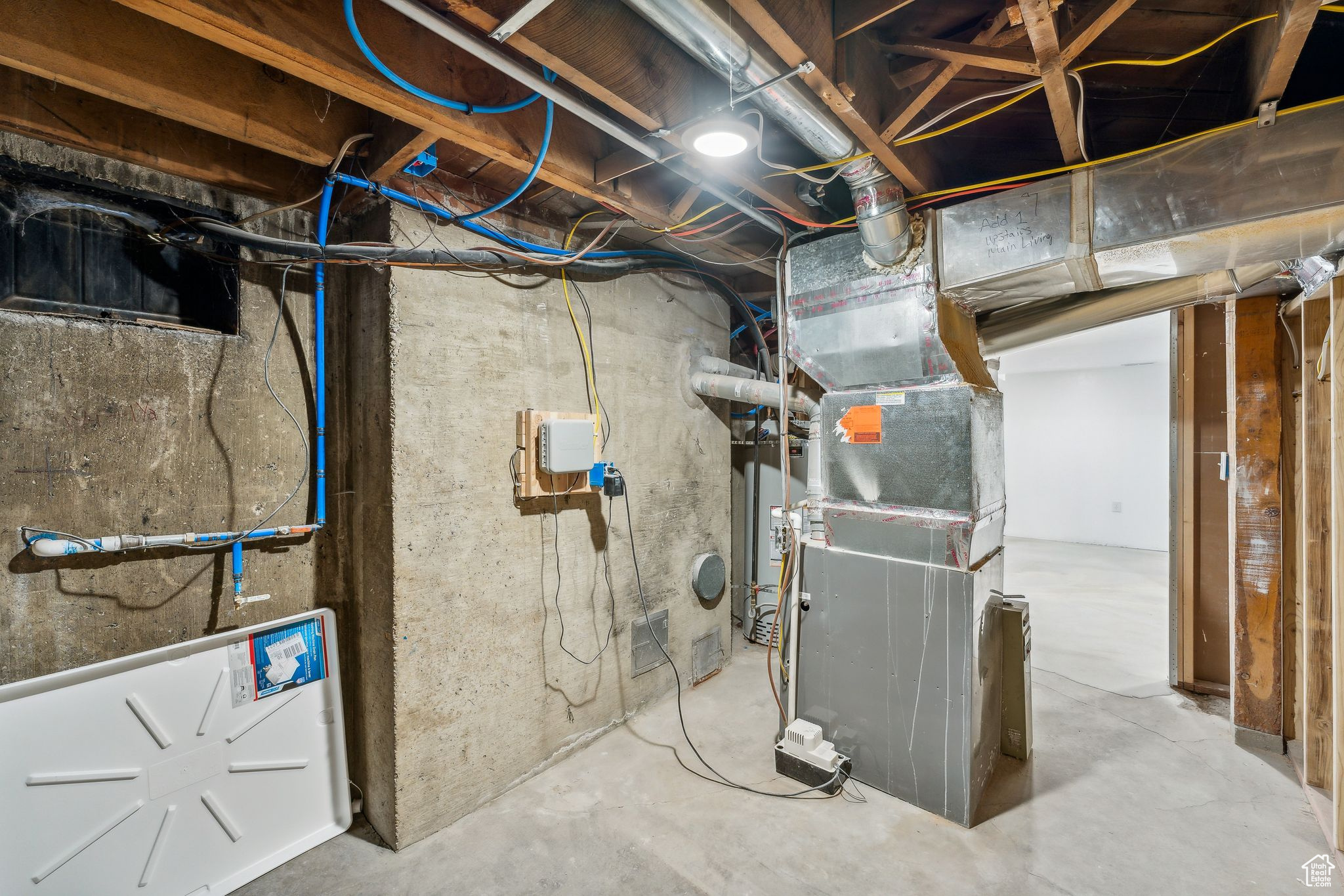 Utility room with heating unit