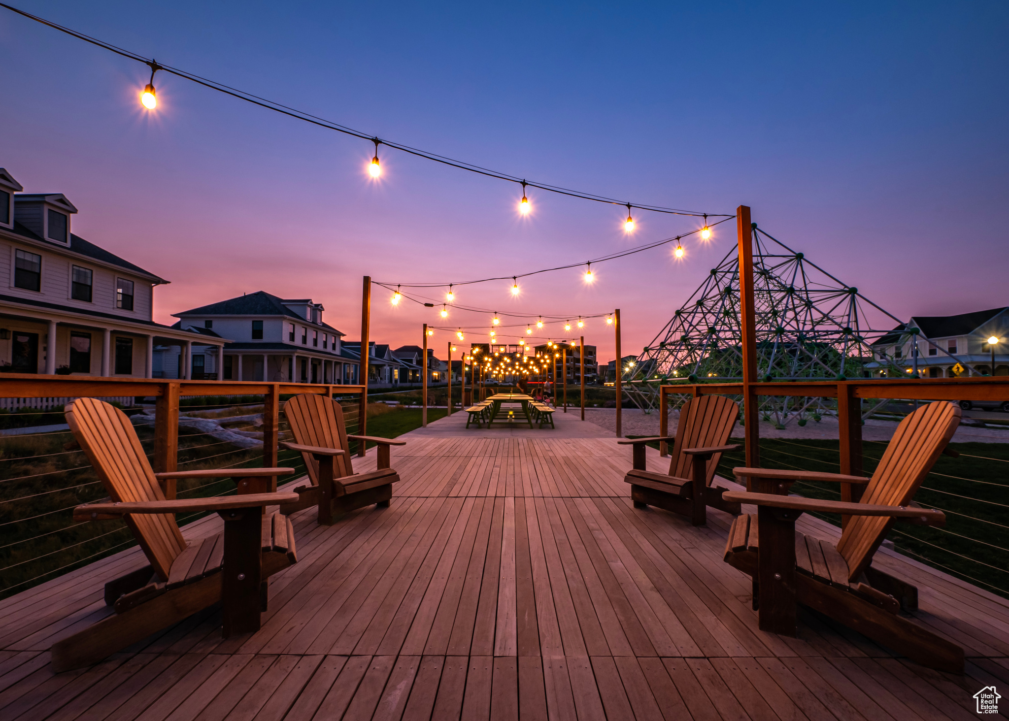 Parks with seating areas and lighting are plentiful.