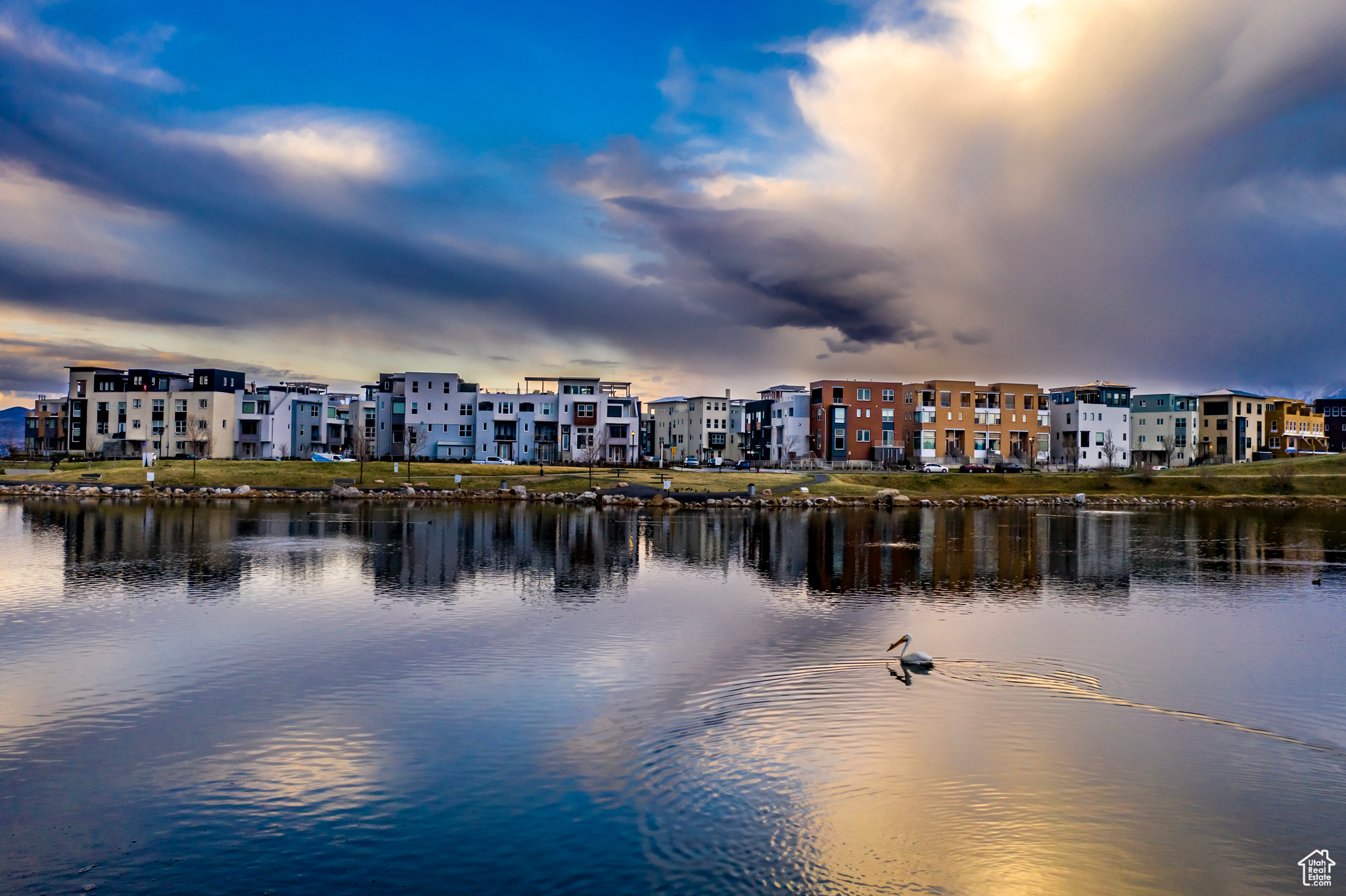 Situated on the waterfront of Oquirrh Lake, this townhome neighborhood invites you to walk, bike, kayak, paddle board, bird watch and enjoy a healthy lifestyle in a welcoming setting.