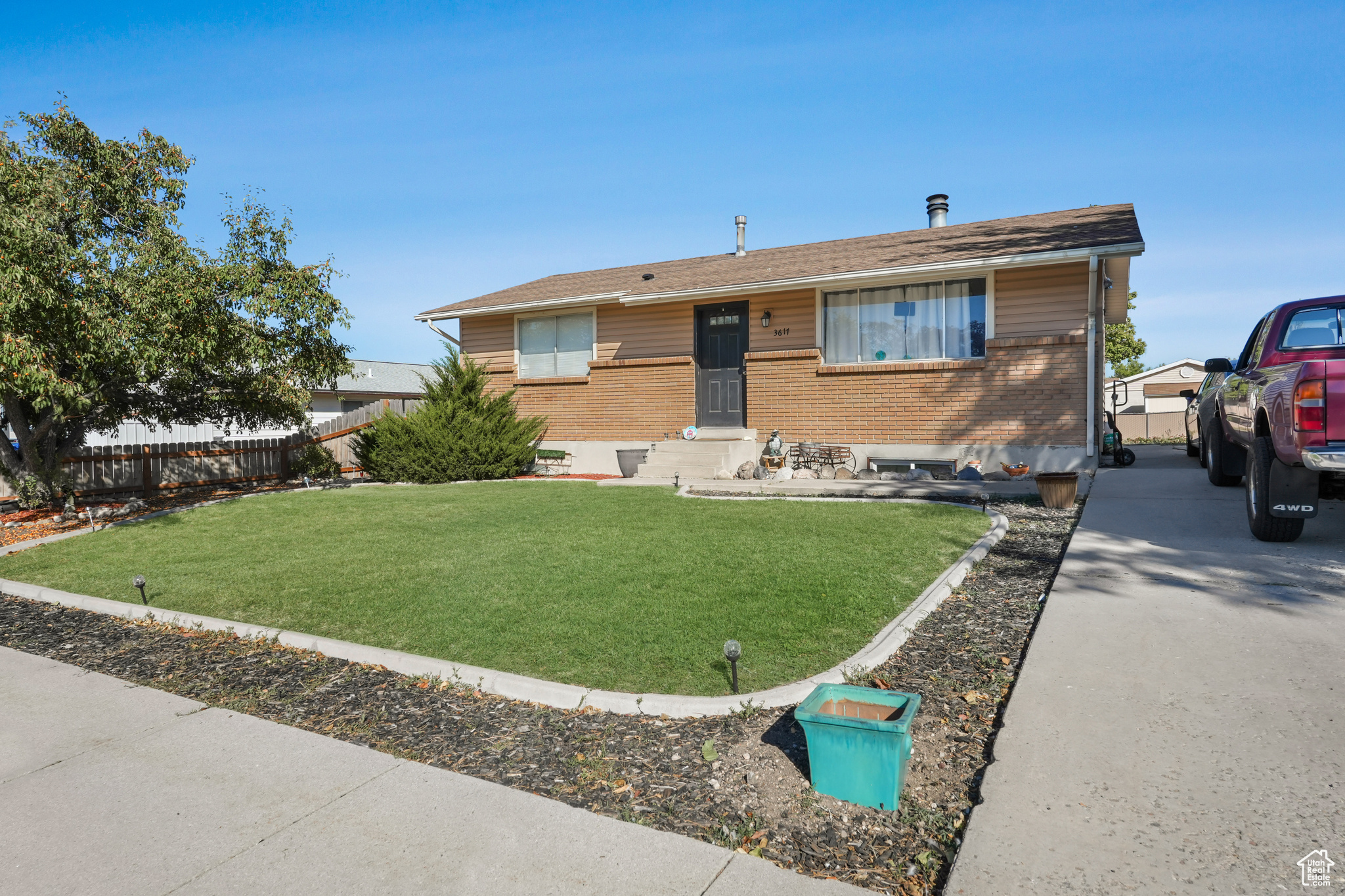 Single story home featuring a front yard